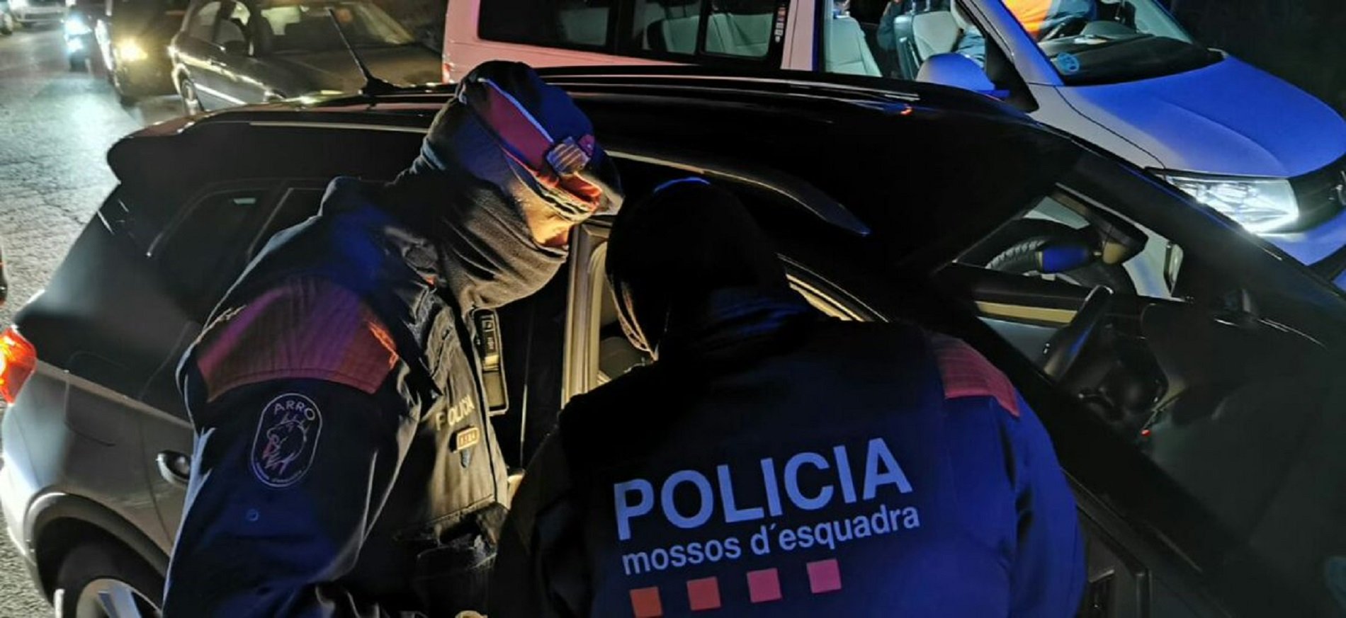 Colas kilométricas en los controles de los Mossos de los pueblos confinados