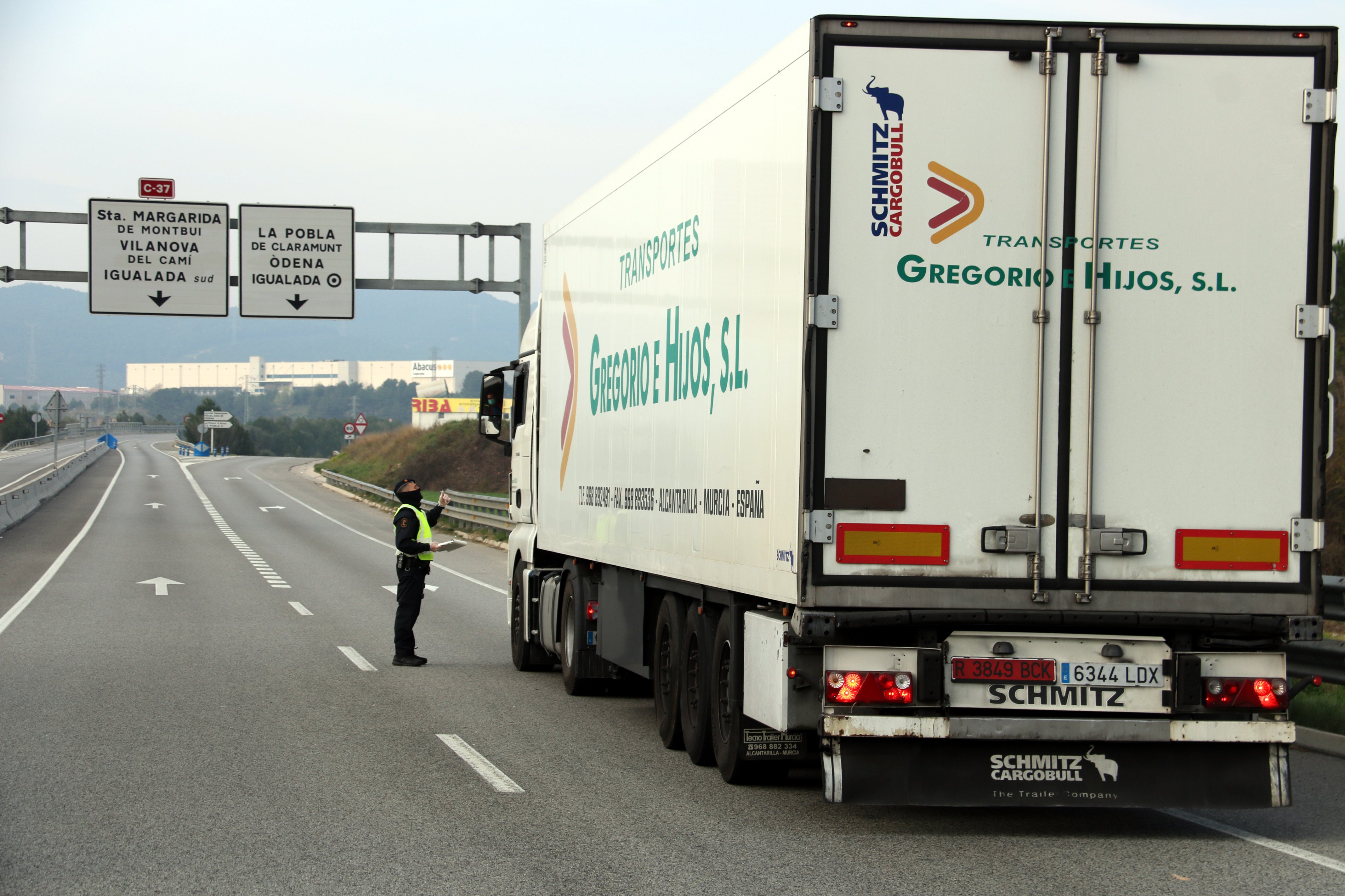 Los Mossos trabajan con escenarios como un "cierre global" en Catalunya