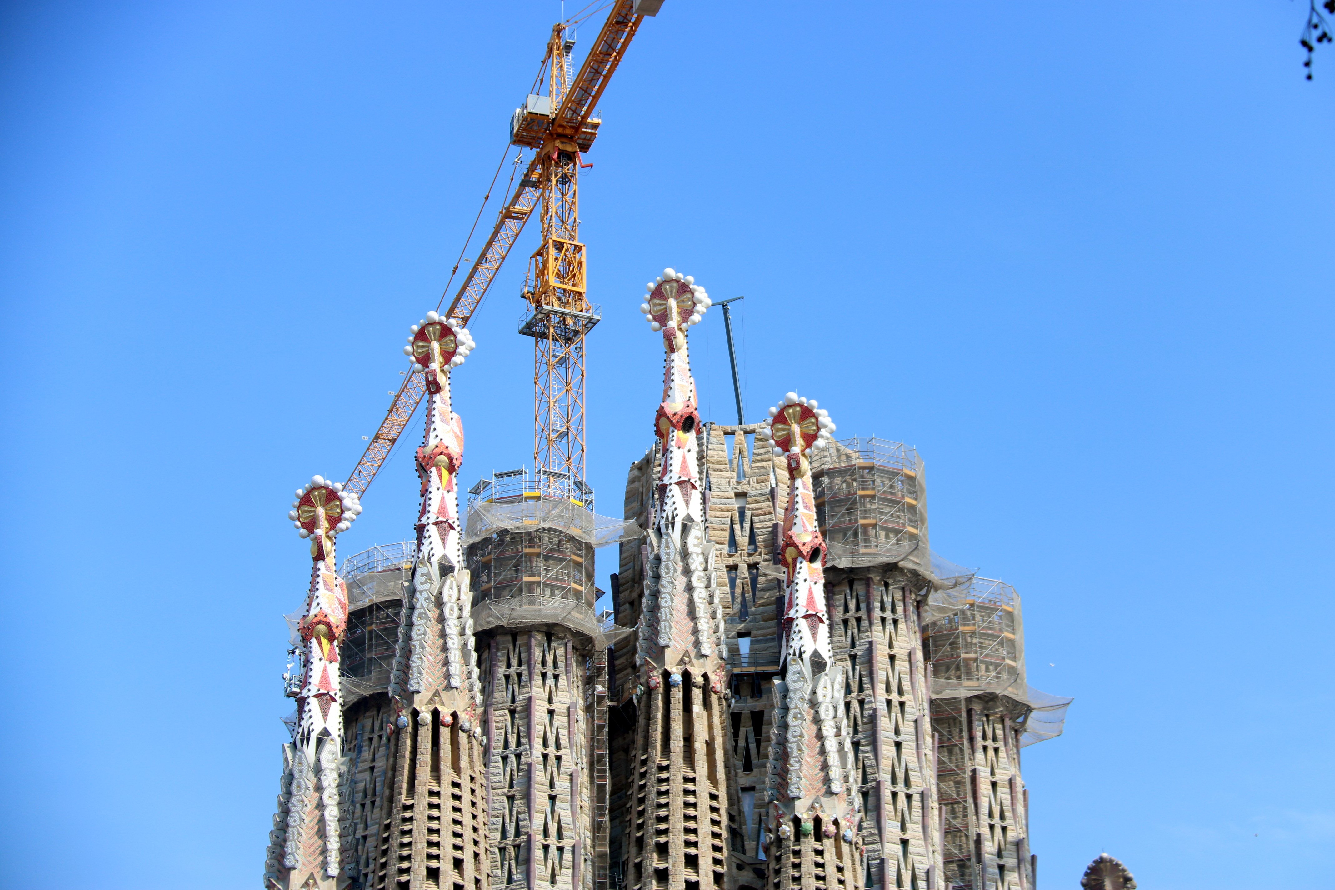 Aquestes són les 18 torres de la Sagrada Família de Barcelona (les fetes i les pendents)