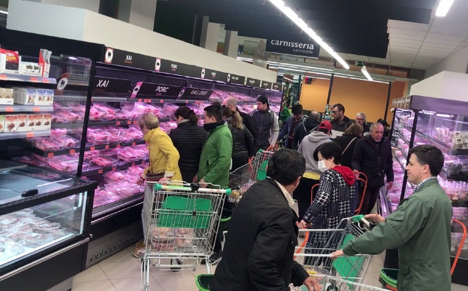 Coronavirus | Locura consumista en la apertura de los supermercados