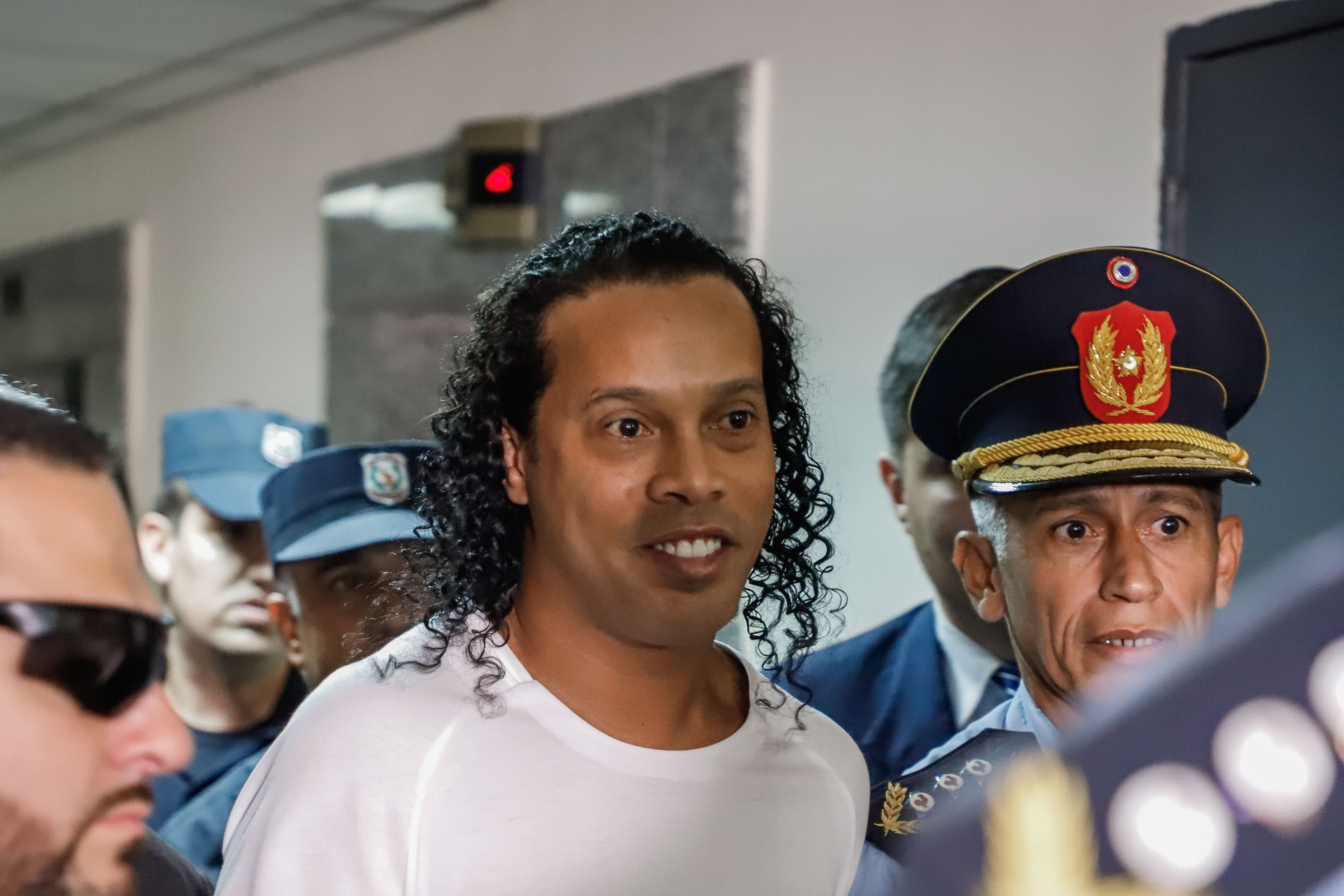 VÍDEO: Primer títol de Ronaldinho a la presó i rebuig del recurs d'apel·lació