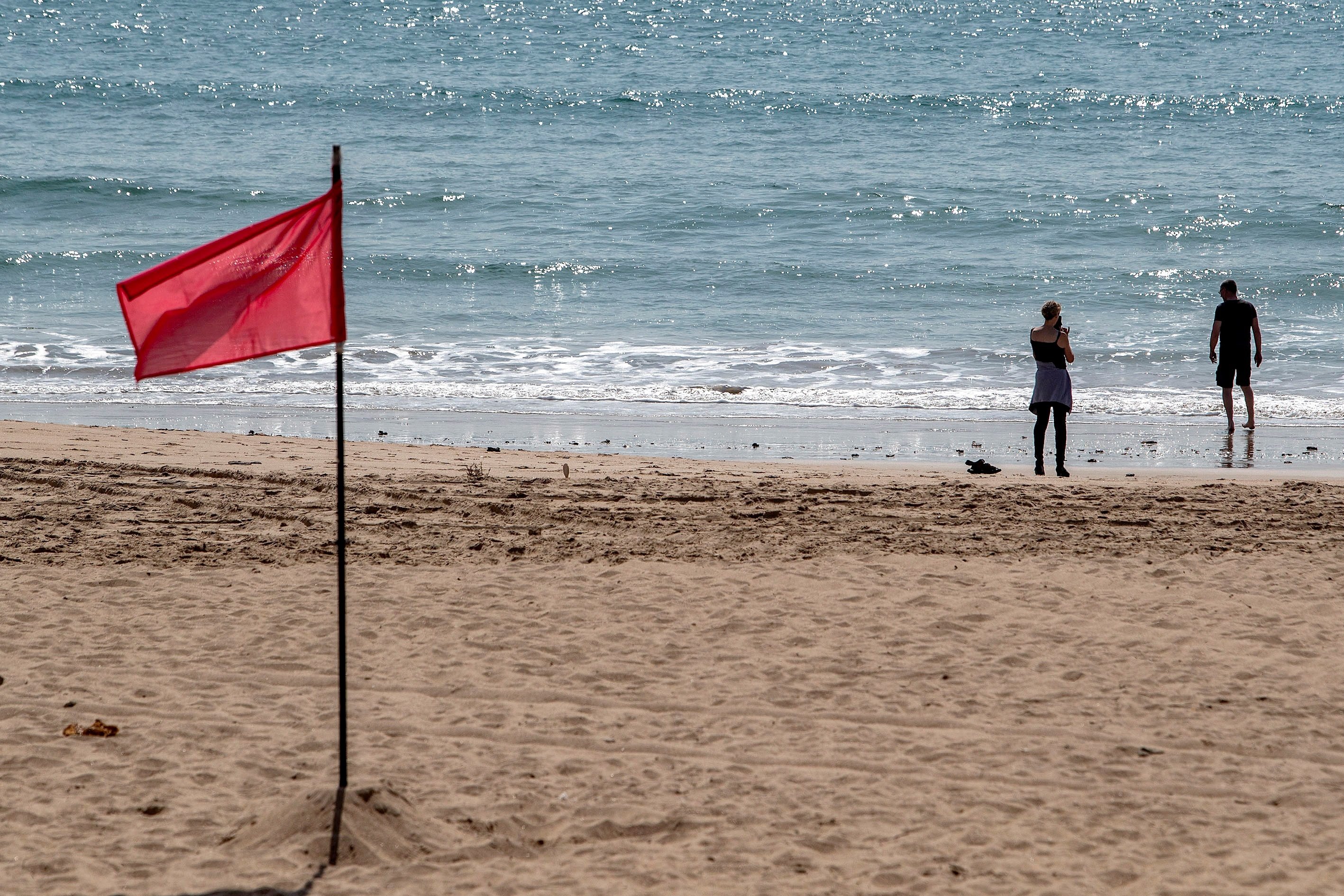 Barcelona permetrà prendre el sol a la platja si es manté la seguretat