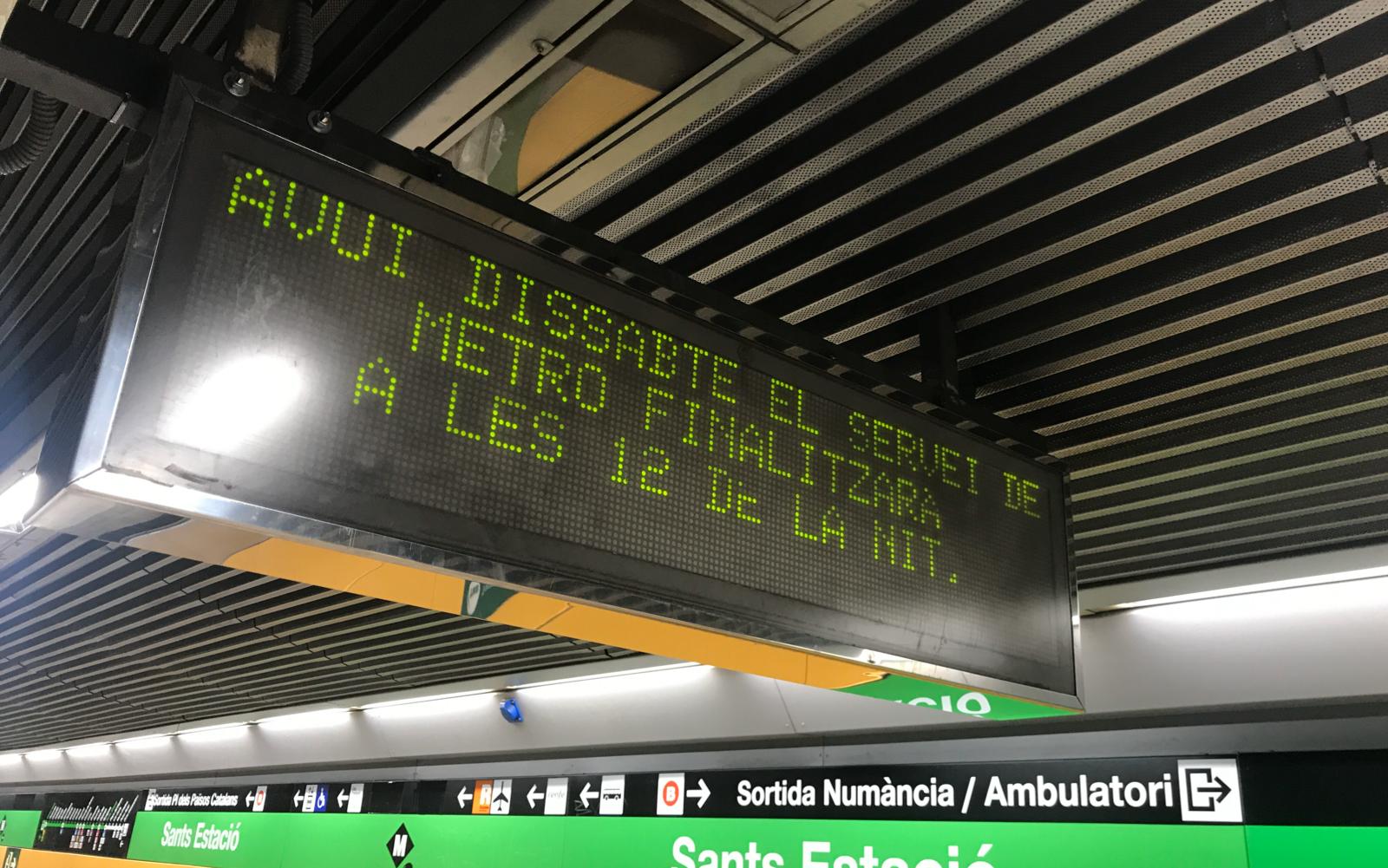 TMB suspende este fin de semana el servicio de madrugada del metro