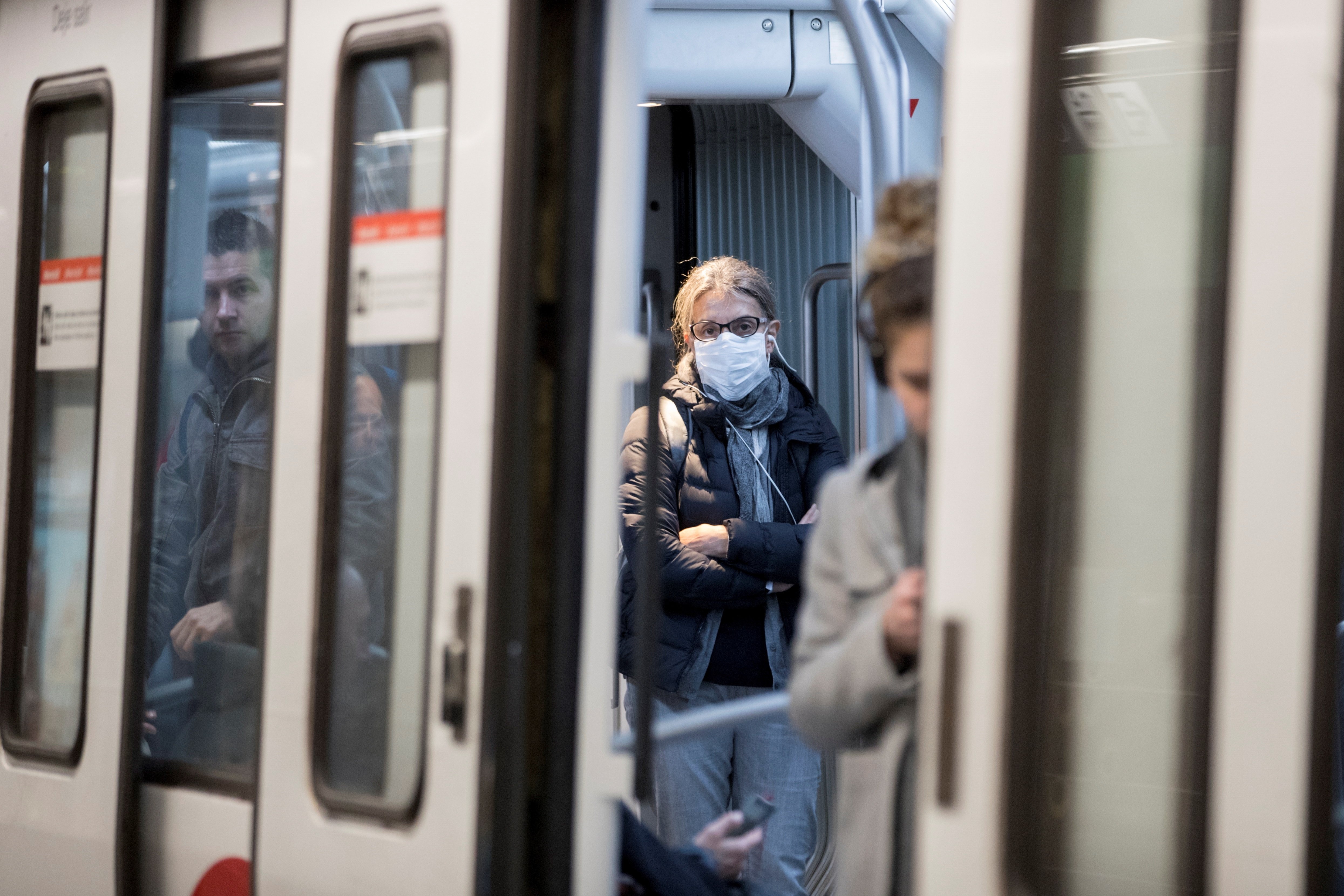 El nombre de passatgers del metro de Barcelona continua caient pel coronavirus