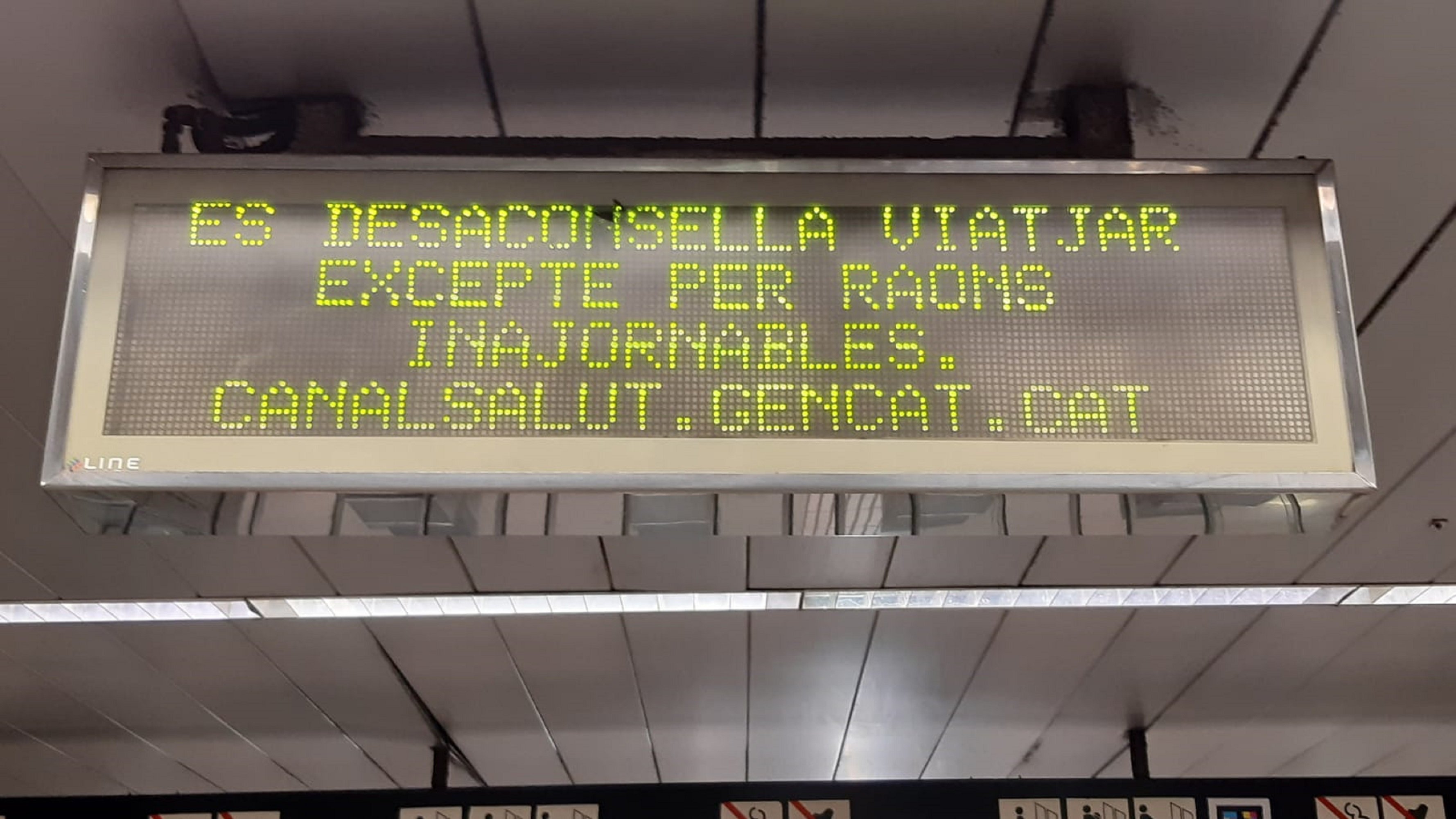 TMB avisa: "Es desaconsella viatjar, excepte per raons inajornables"