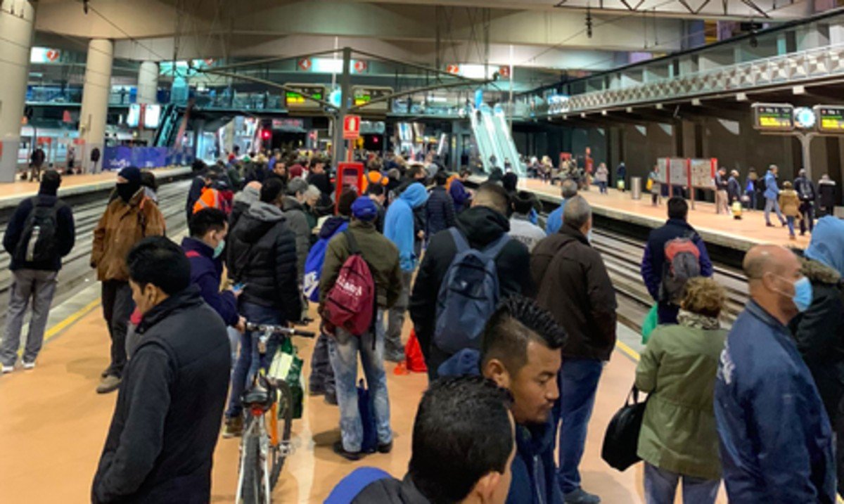 Quejas por la acumulación de pasajeros en el transporte público