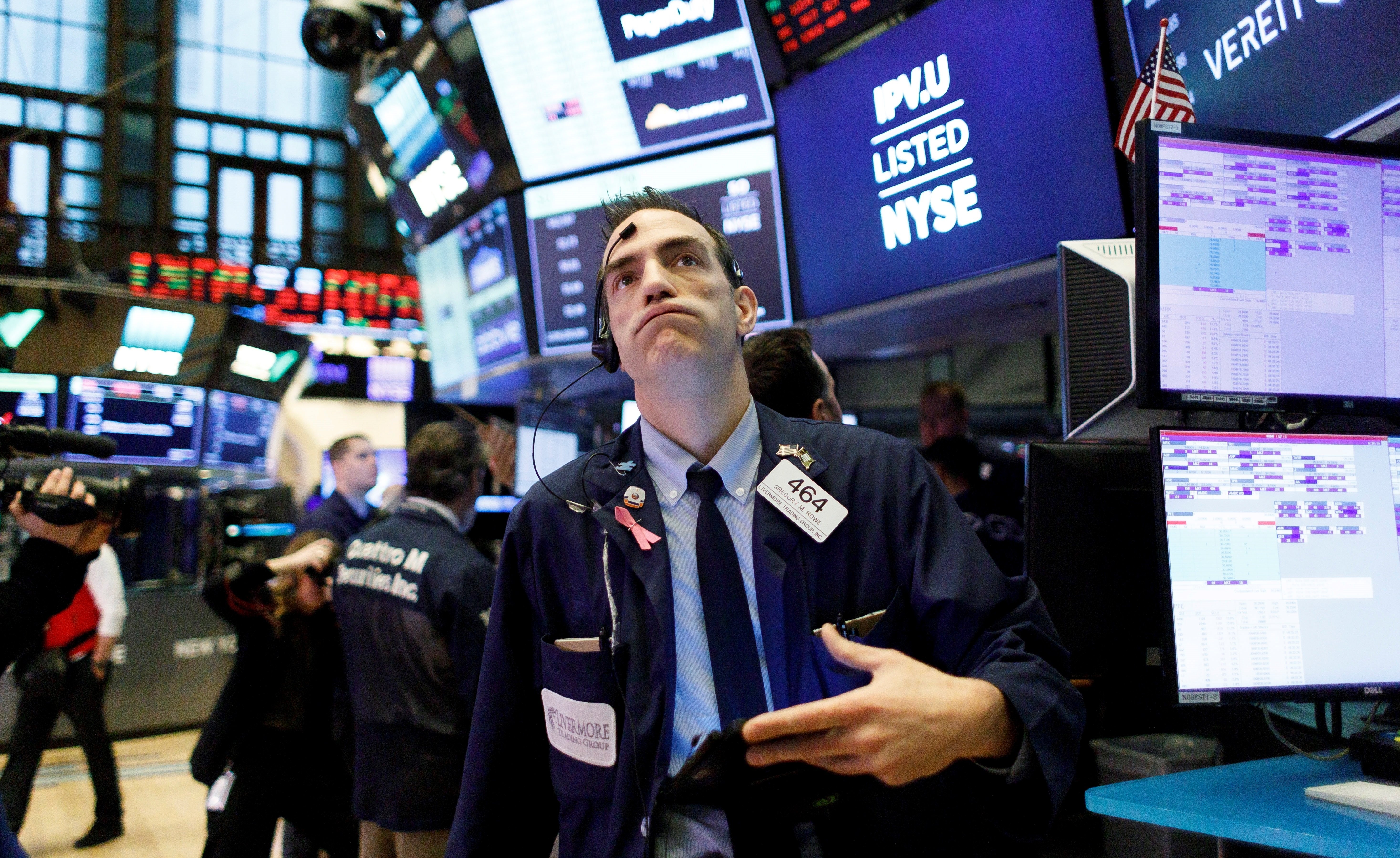 Wall Street vuelve a paralizar las operaciones a media sesión por el coronavirus