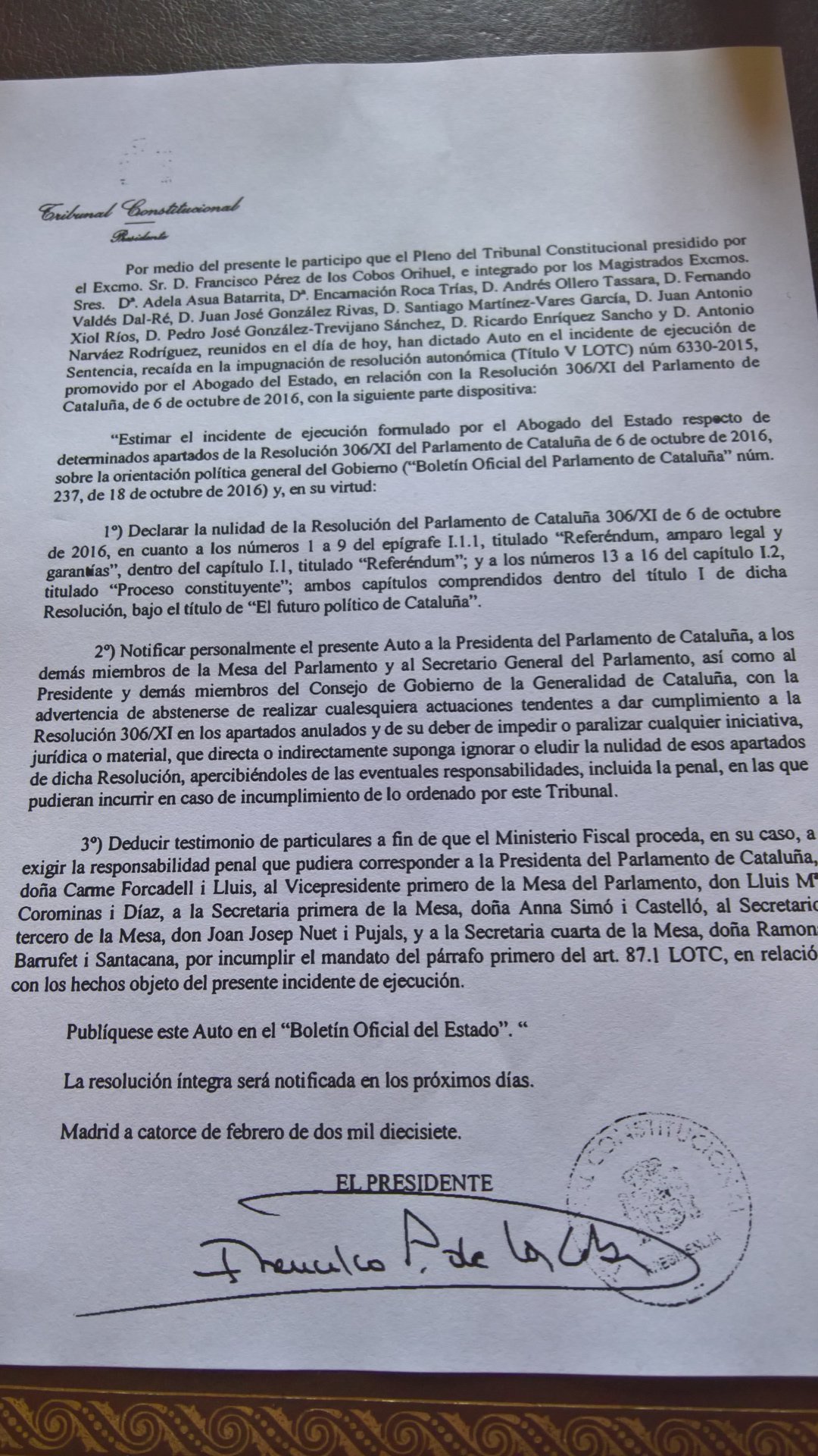 La interlocutòria del TC, camí del Parlament