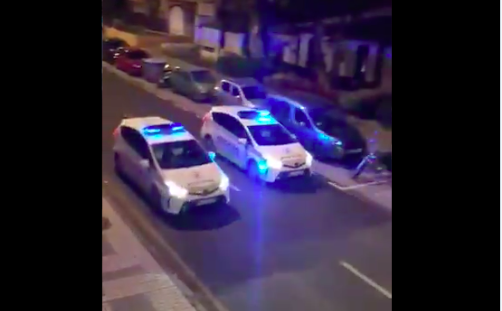 Policía local de Málaga responde al coronavirus con el himno de España