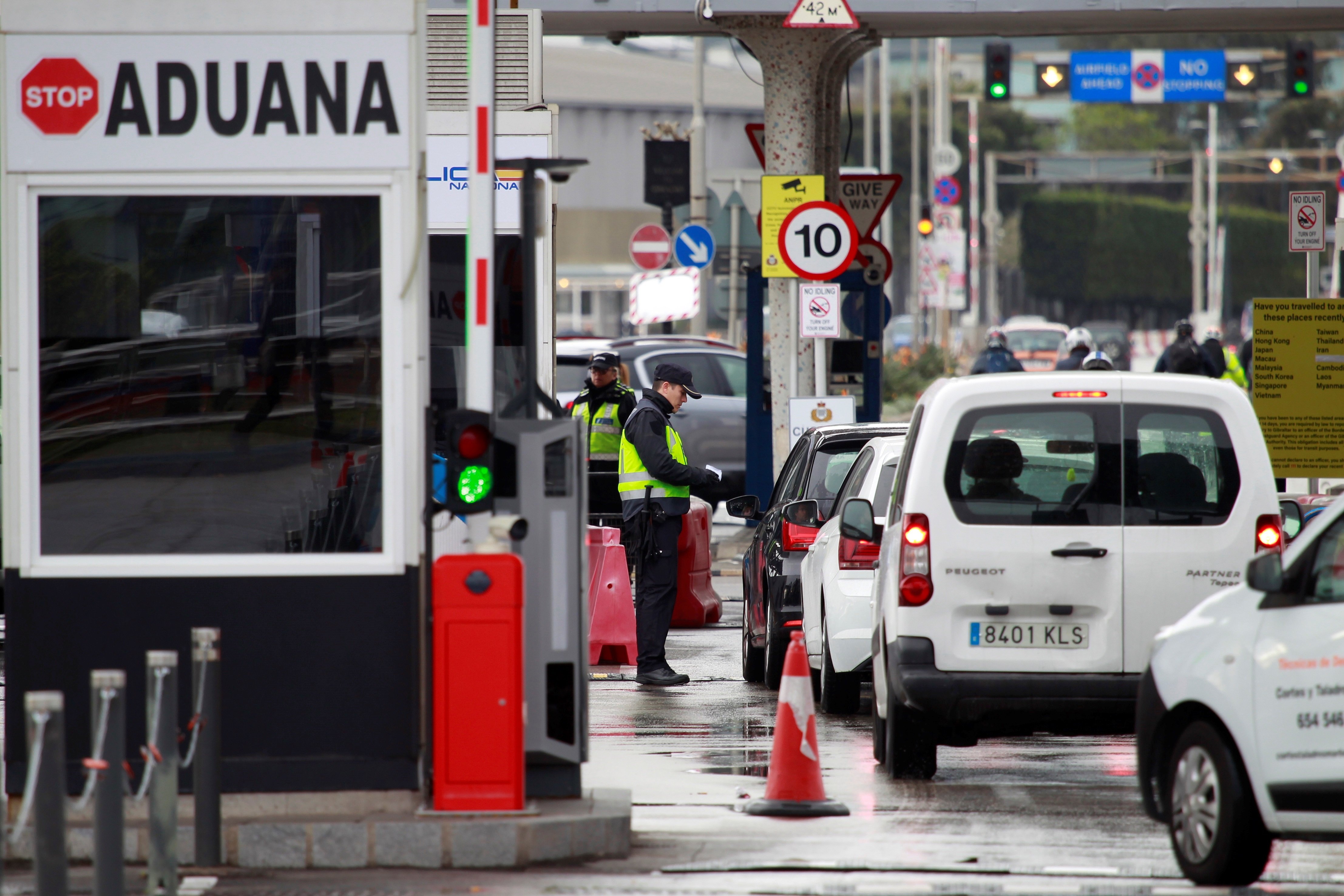 Cop de volant de Moncloa: ara diu que no obrirà cap frontera fins l'1 de juliol