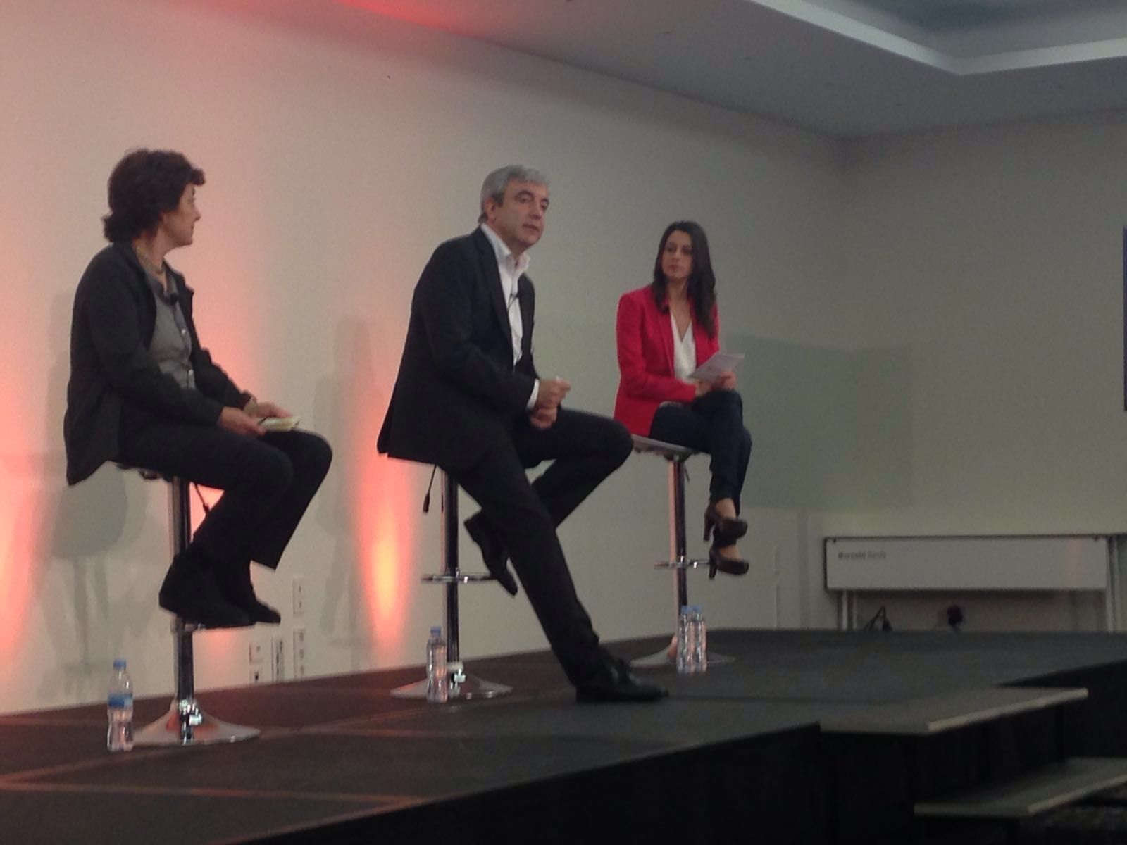 Arrimadas dice que el servilismo impide a PP y PSOE reformar la financiación