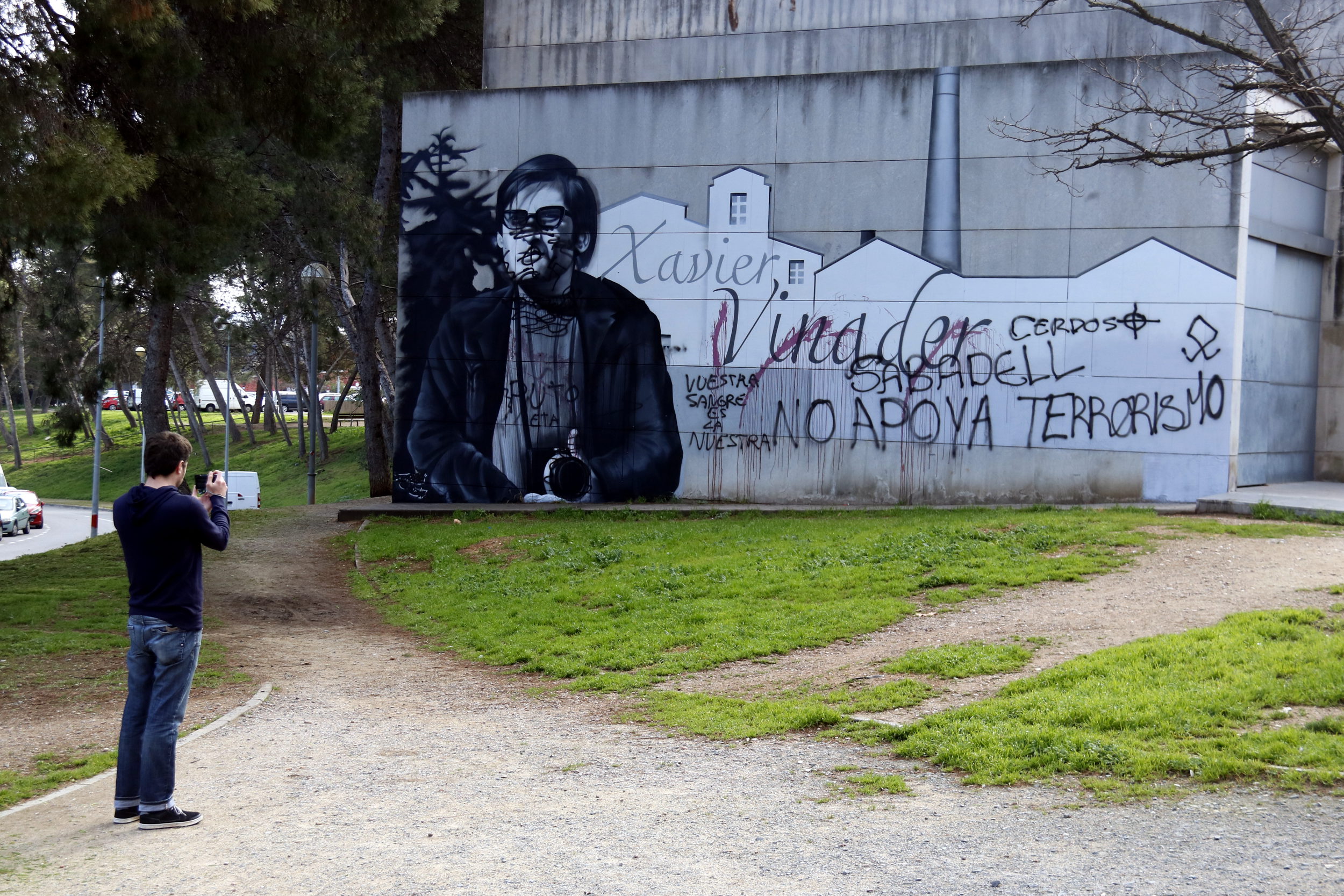 Ataque fascista al mural dedicado a Xavier Vinader en Sabadell