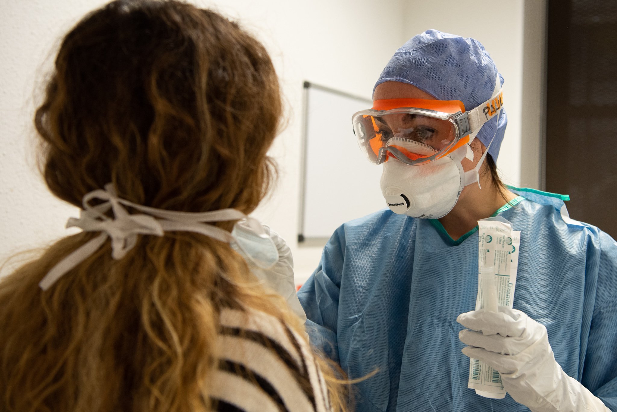 Coronavirus | Madrid intenta captar con dinero médicos MIR catalanes