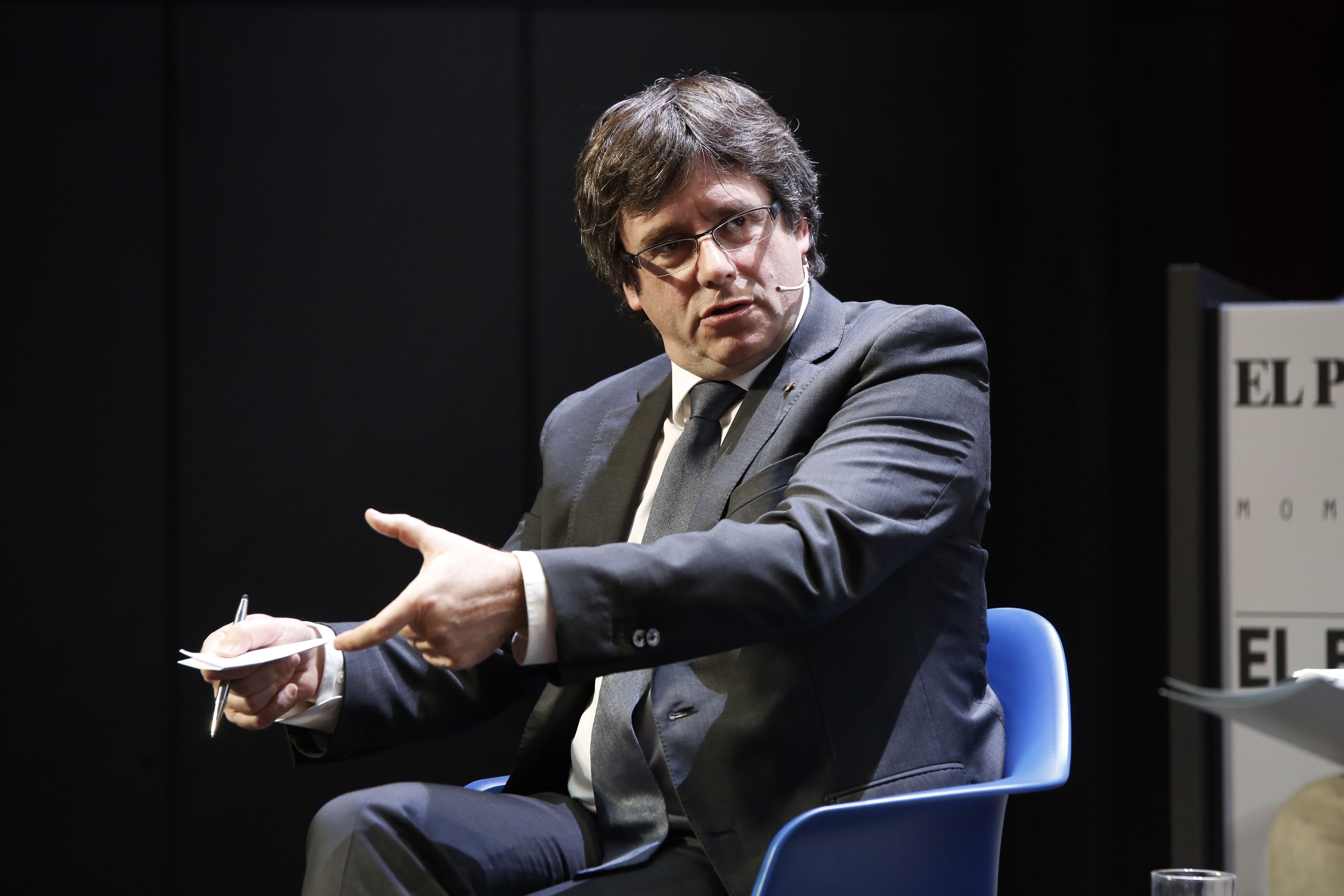 Puigdemont: "O cambiamos de lengua o cambiamos de Estado"