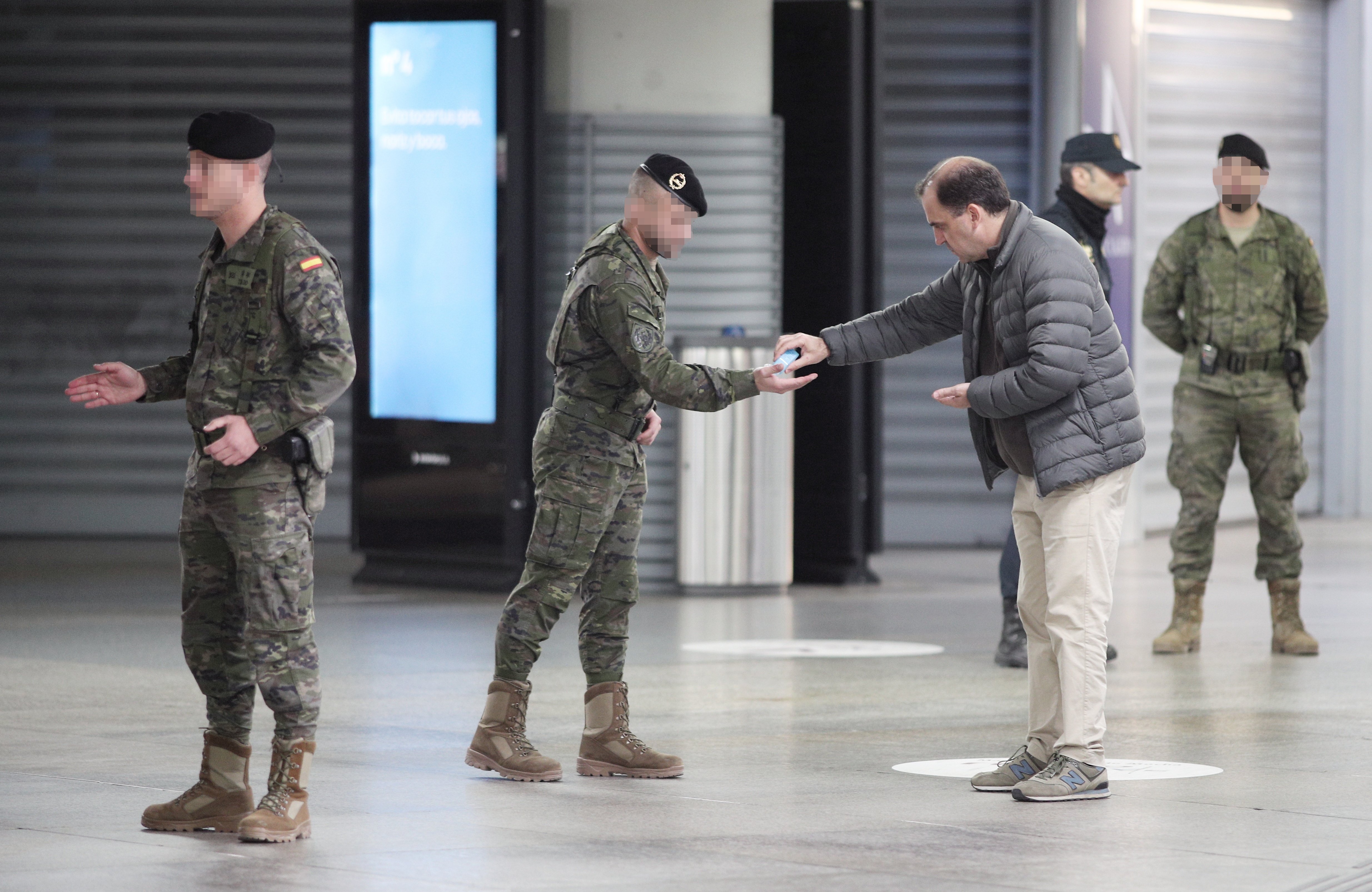 VÍDEO | El peculiar homenaje de los legionarios a los muertos por coronavirus