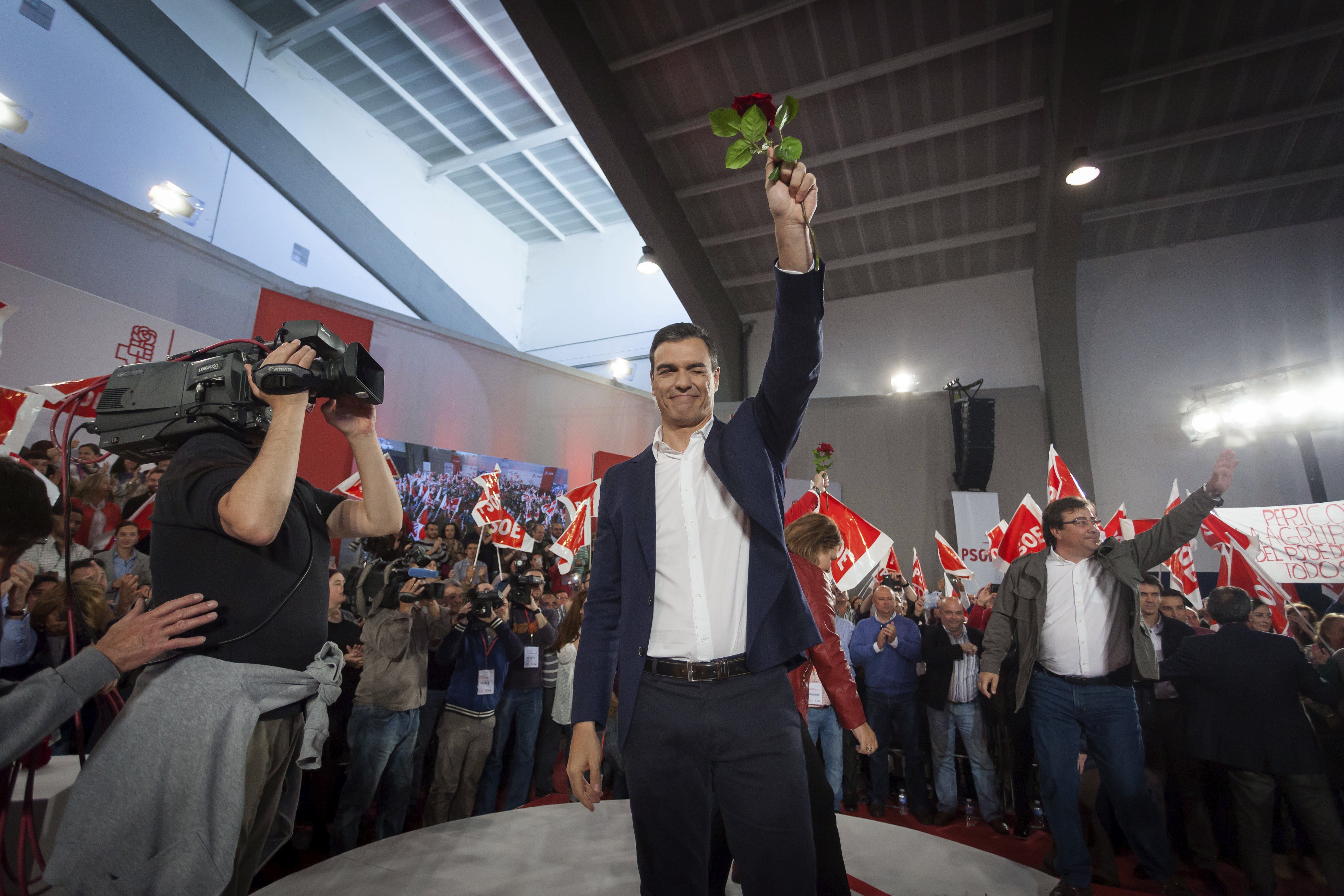 Sánchez entierra el pacto con C's para disputarle el centro