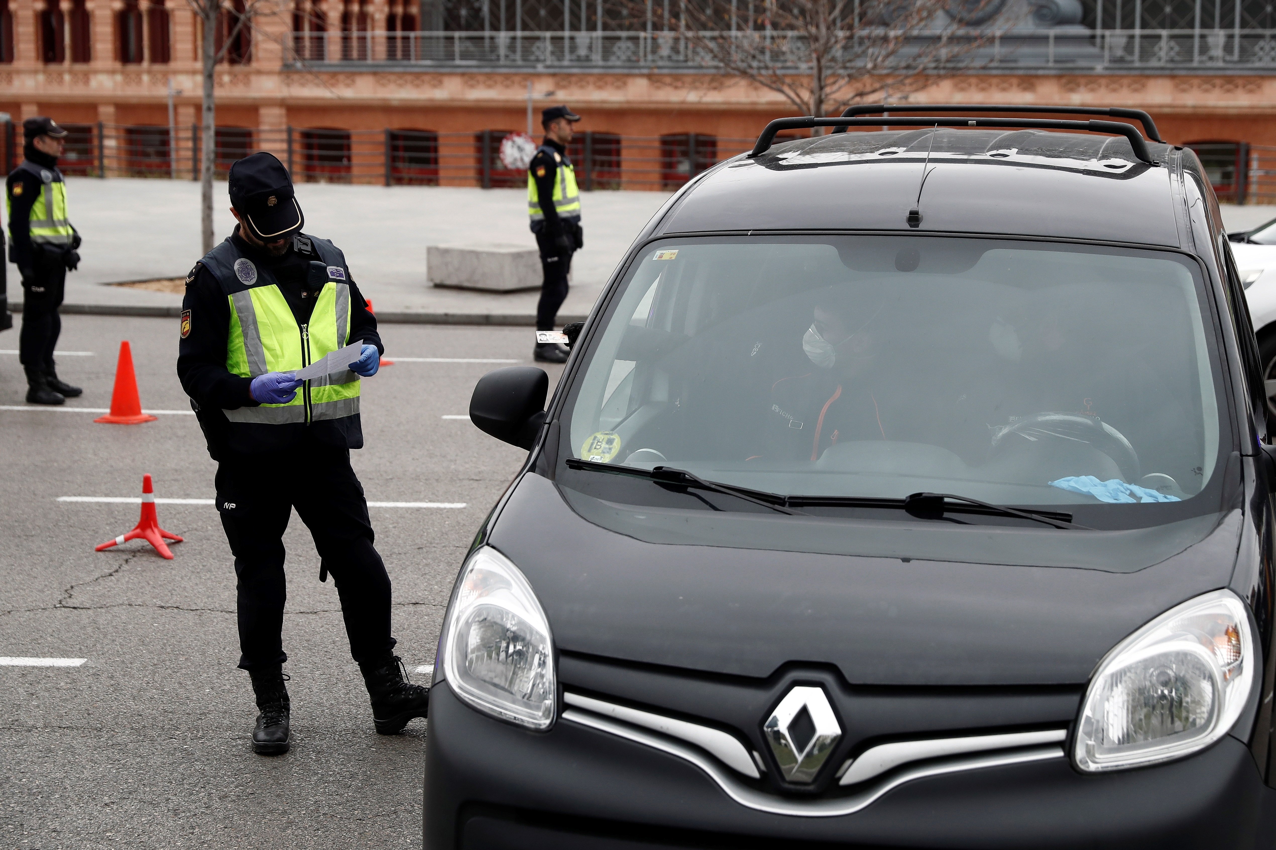 Coronavirus | La policia espanyola deté 75 persones per saltar-se el confinament
