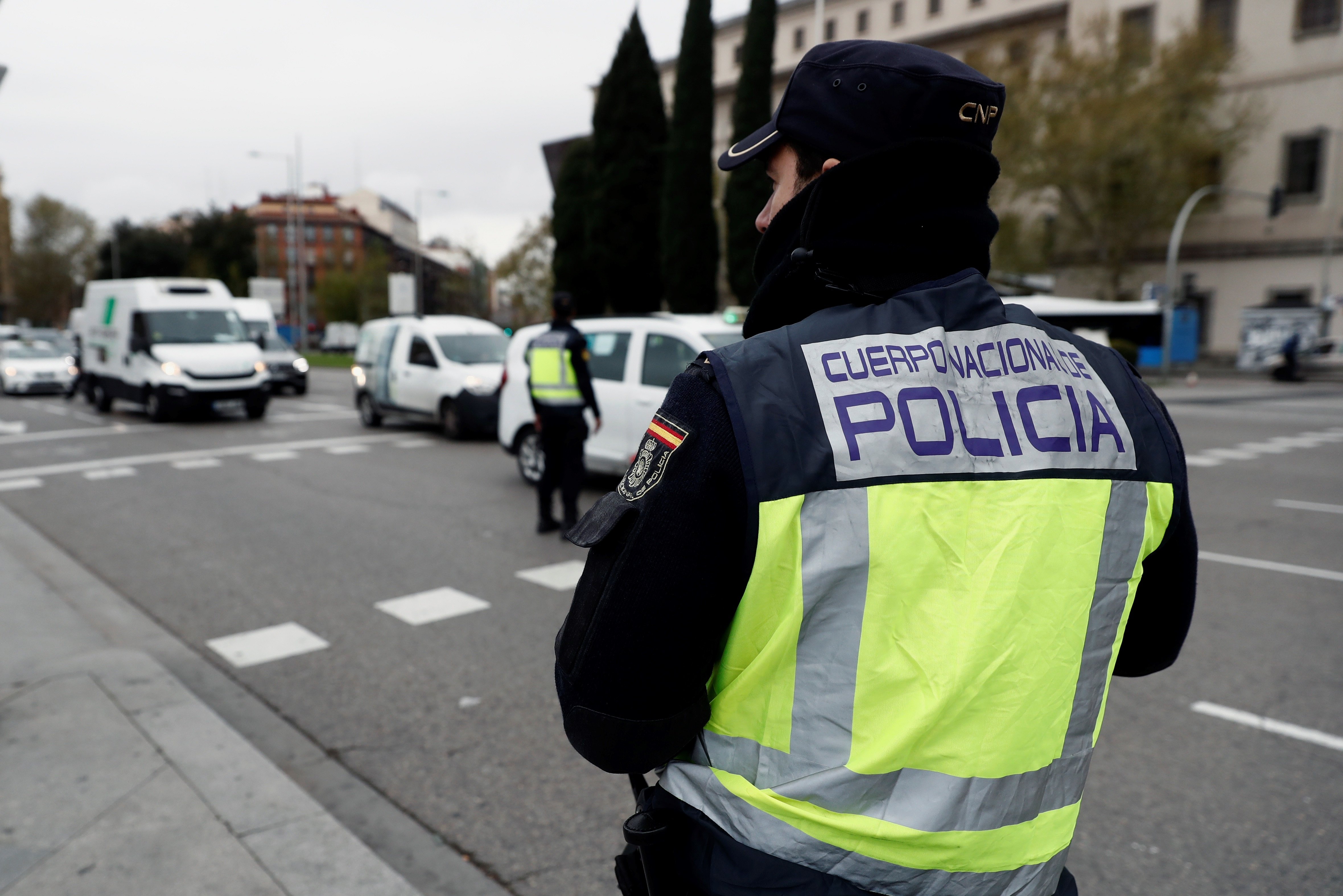 Atascos para salir de Valencia, Barcelona o Madrid pese al confinamiento