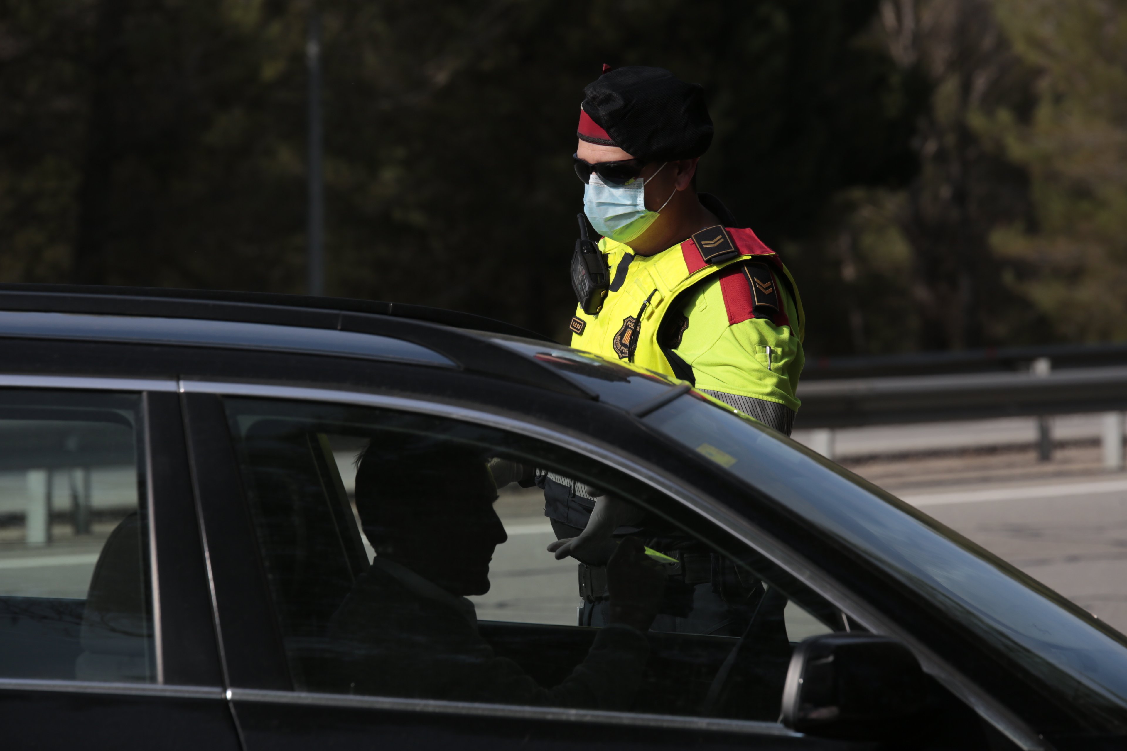 El TSJC requiere otra vez al Govern que dé mascarillas y tests a los Mossos