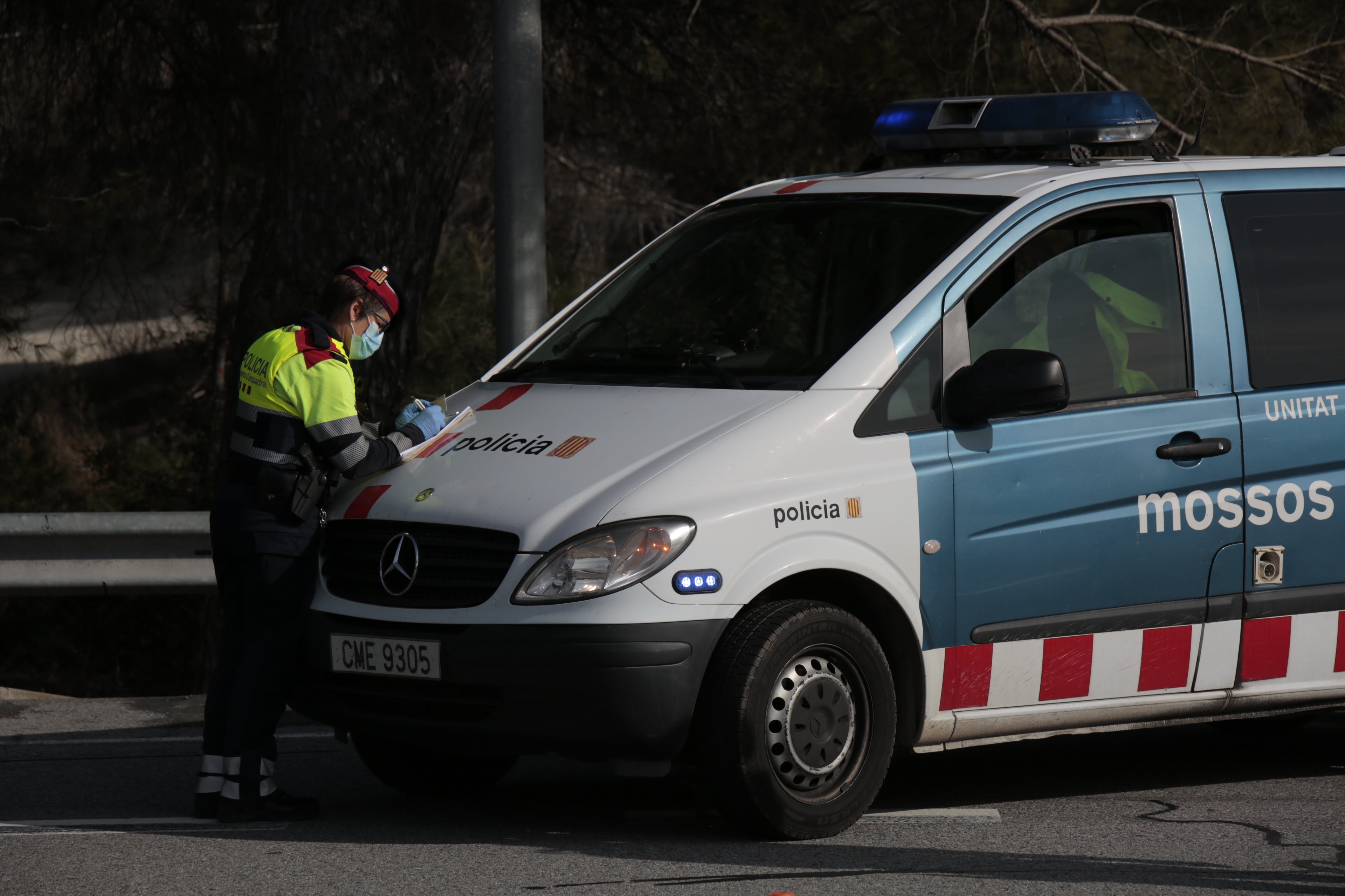 Los Mossos requisan 200 mascarillas que se vendían sin permiso