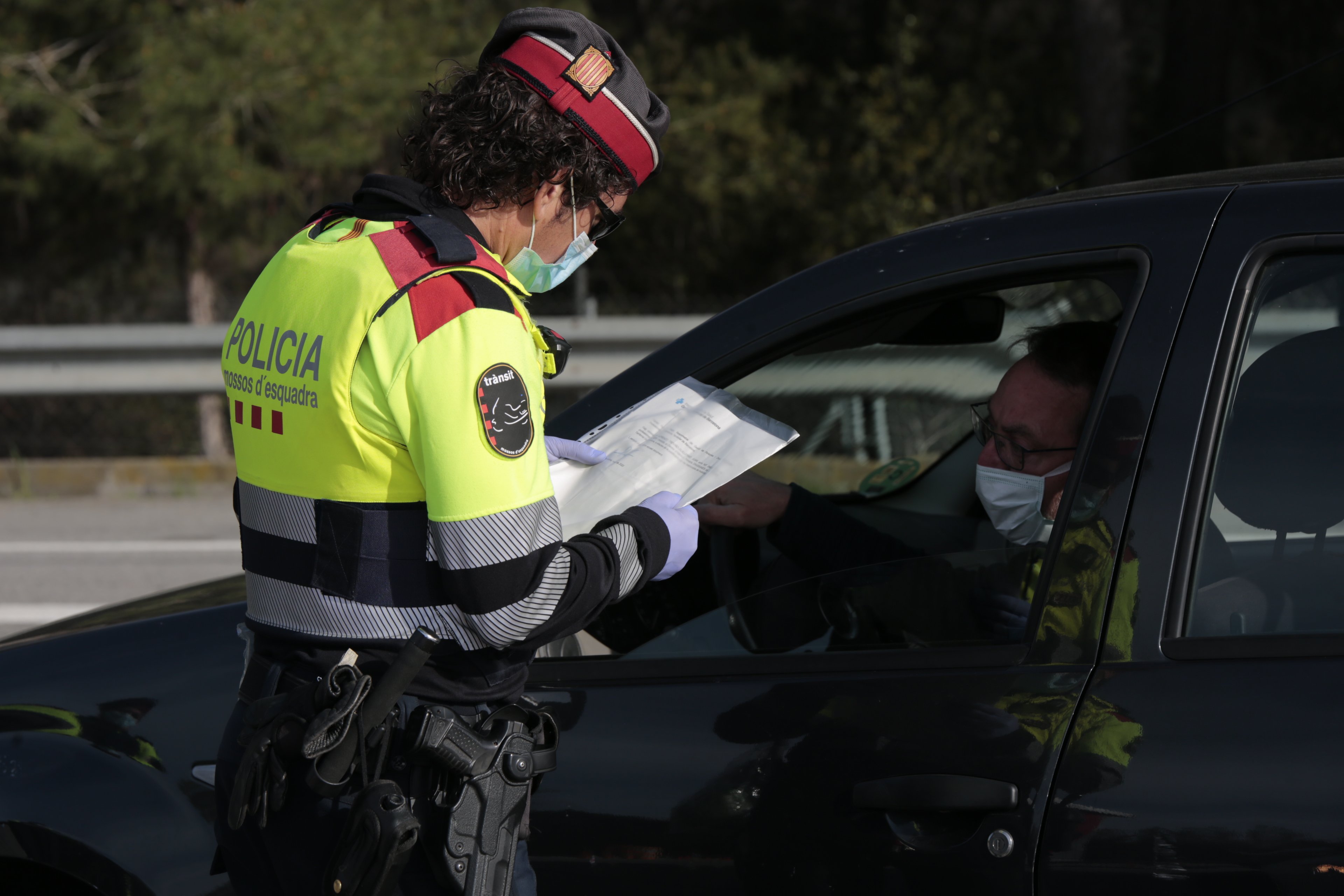 Los Mossos ponen cada día 1.500 multas para saltarse el confinamiento