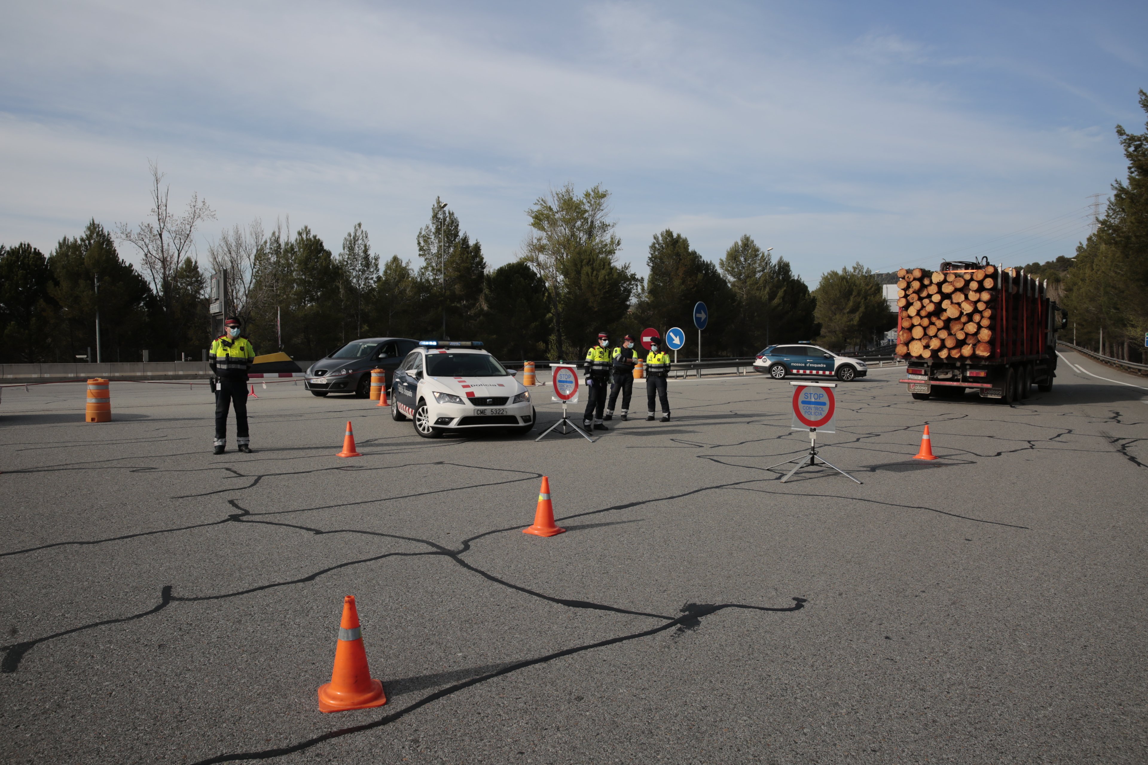 350 controls de Mossos per impedir l'èxode de l'1 de maig
