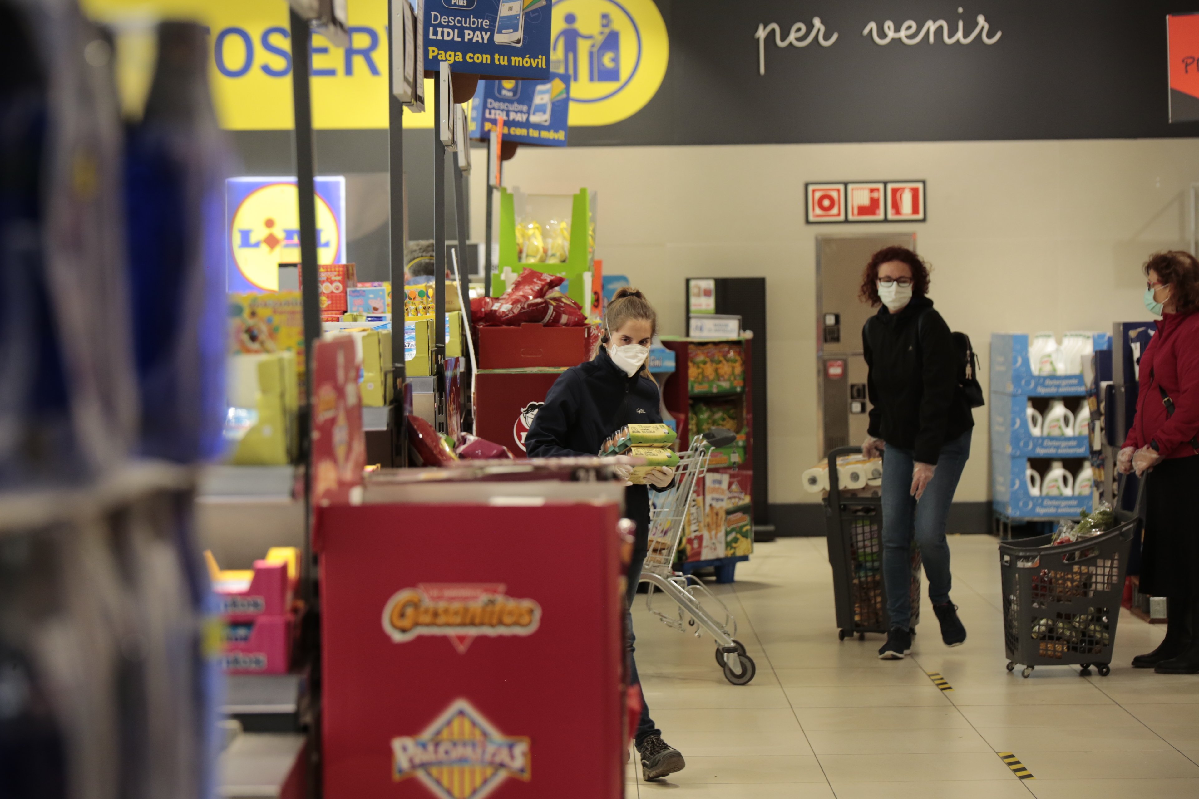 VÍDEO | Així s'escampa el coronavirus per l'interior d'un supermercat