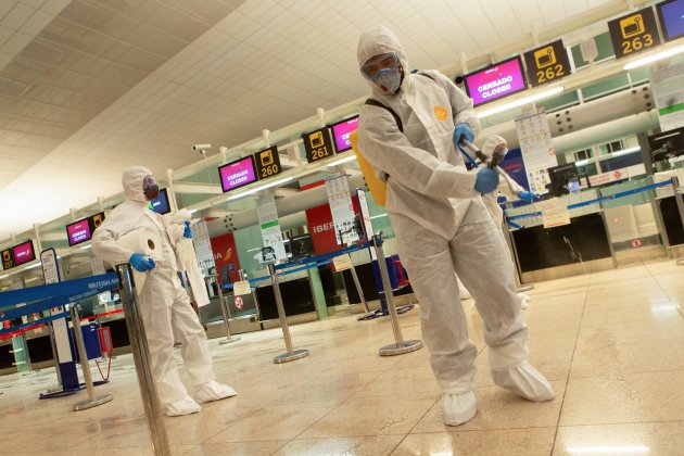 aeroport el prat fumigat exercit coronavirus EFE