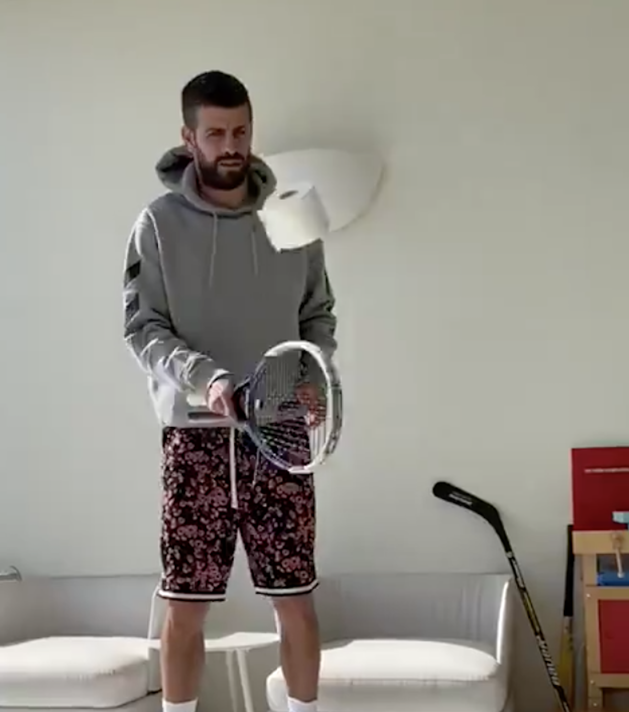 VÍDEO | Piqué reacciona al reto del papel higiénico y Shakira responde: "Genio"