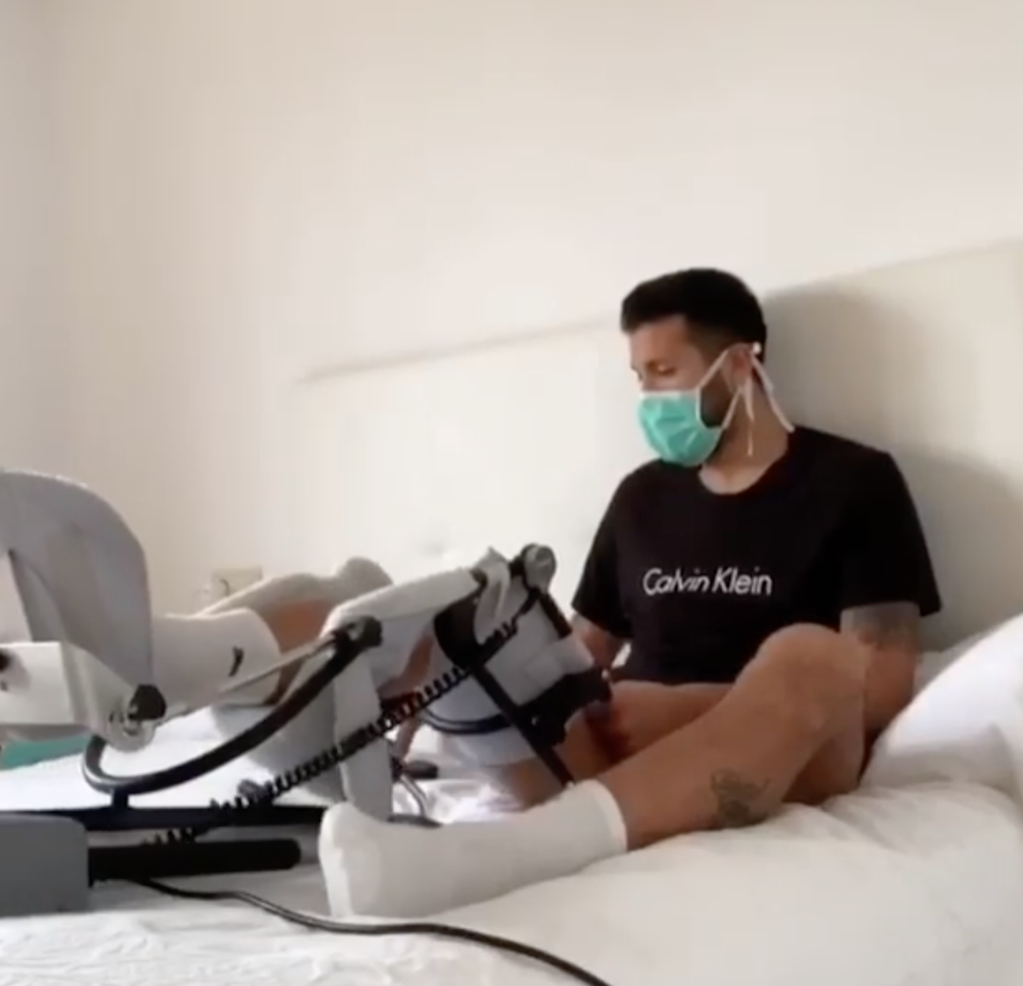 VÍDEO: La sorprendente recuperación de Garay, positivo por Covid-19, con mascarilla