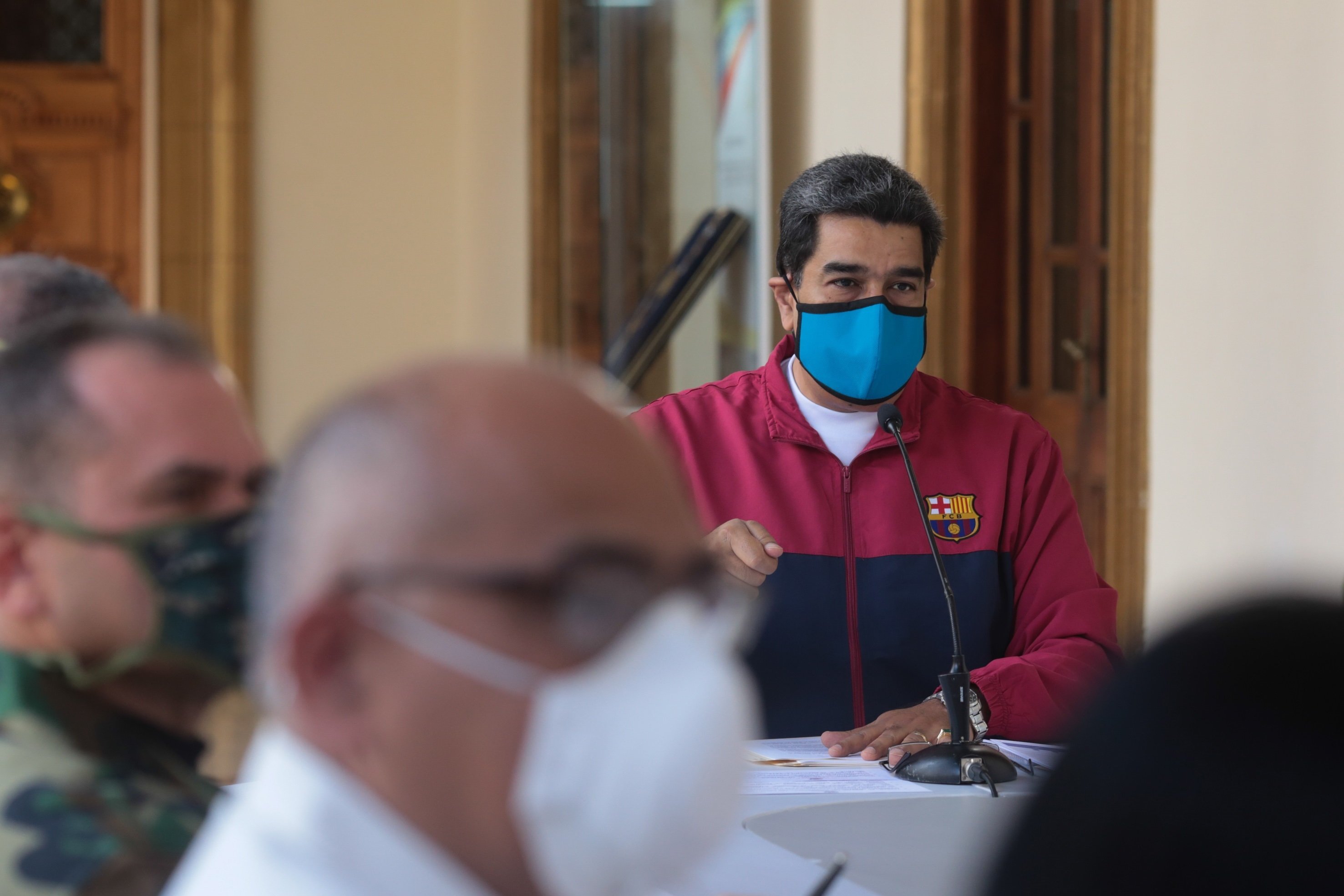 Nicolás Maduro se protege del coronavirus... ¿con el Barça?