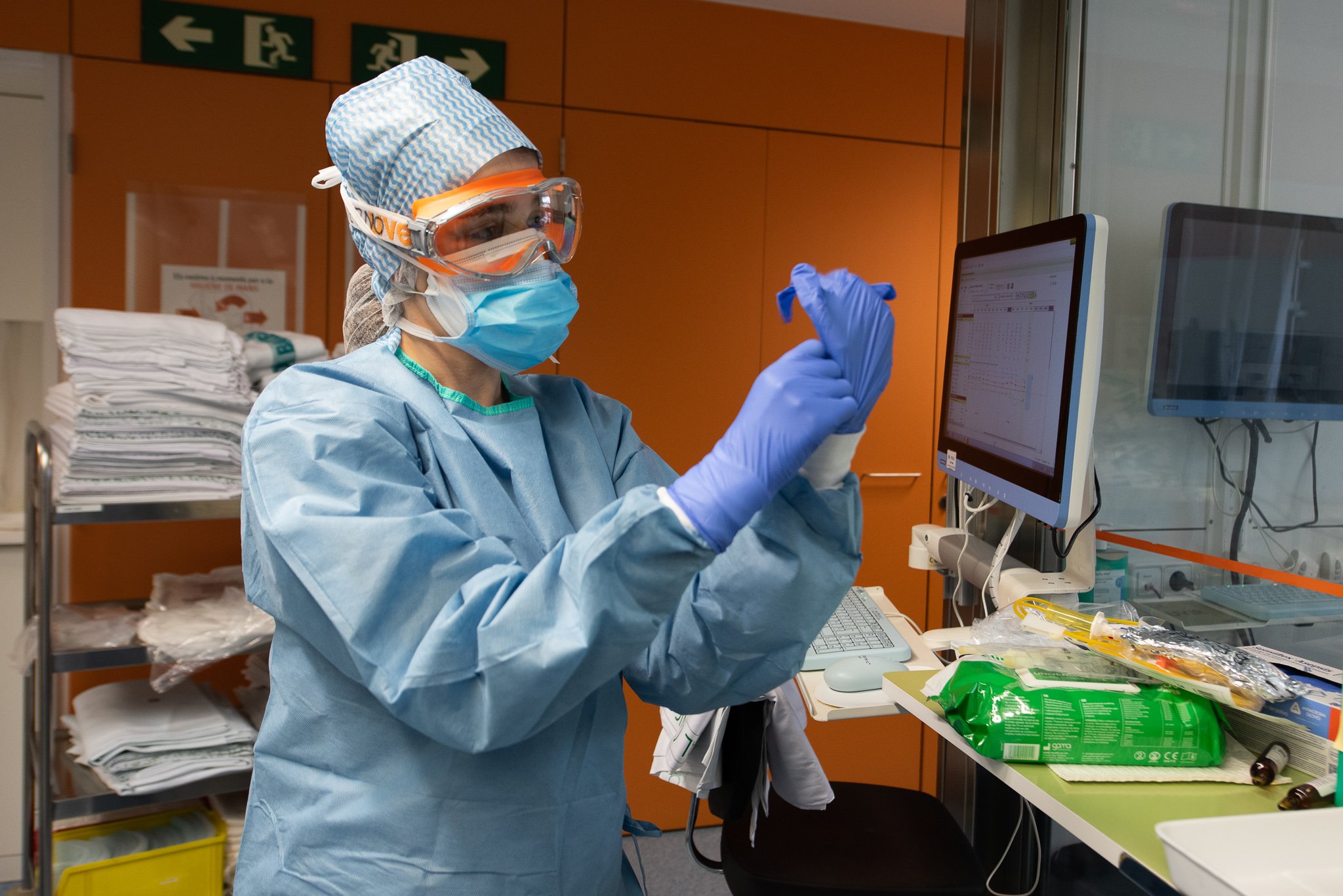 5.400 professionals sanitaris infectats a tot l'Estat pel coronavirus