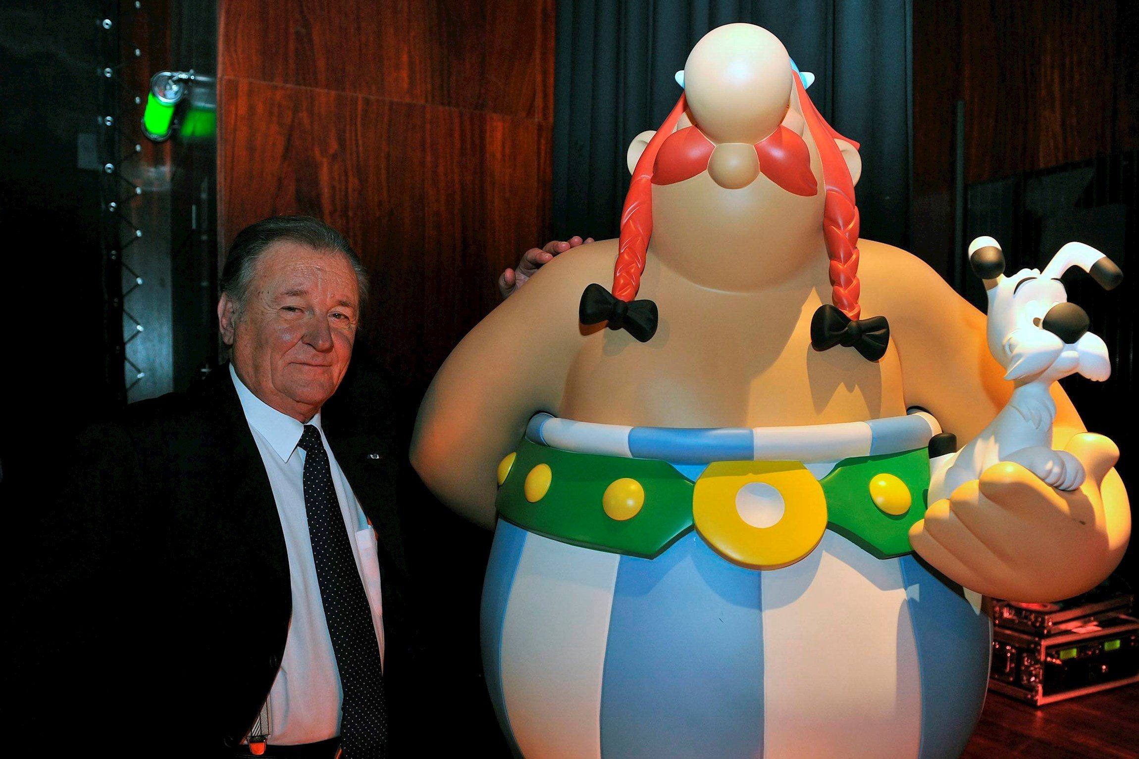 Muere Albert Uderzo, dibujante de Astérix