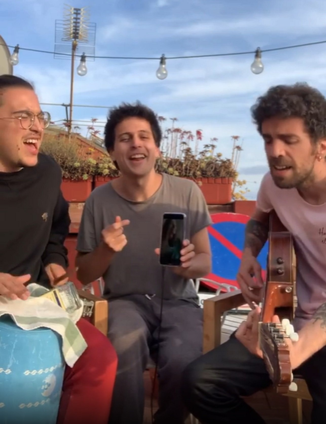 Stay Homas, musicians on a Barcelona terrace with a surprise lockdown hit