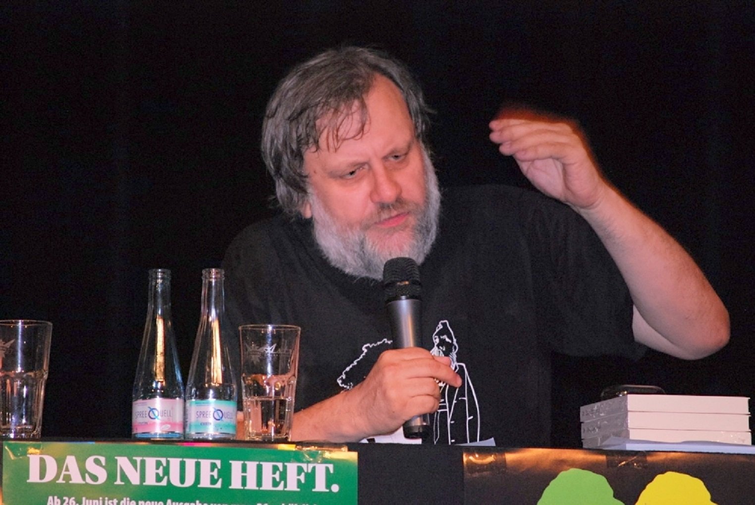 Slavoj Žižek publica 'Pandemic!', el primer ensayo sobre el coronavirus