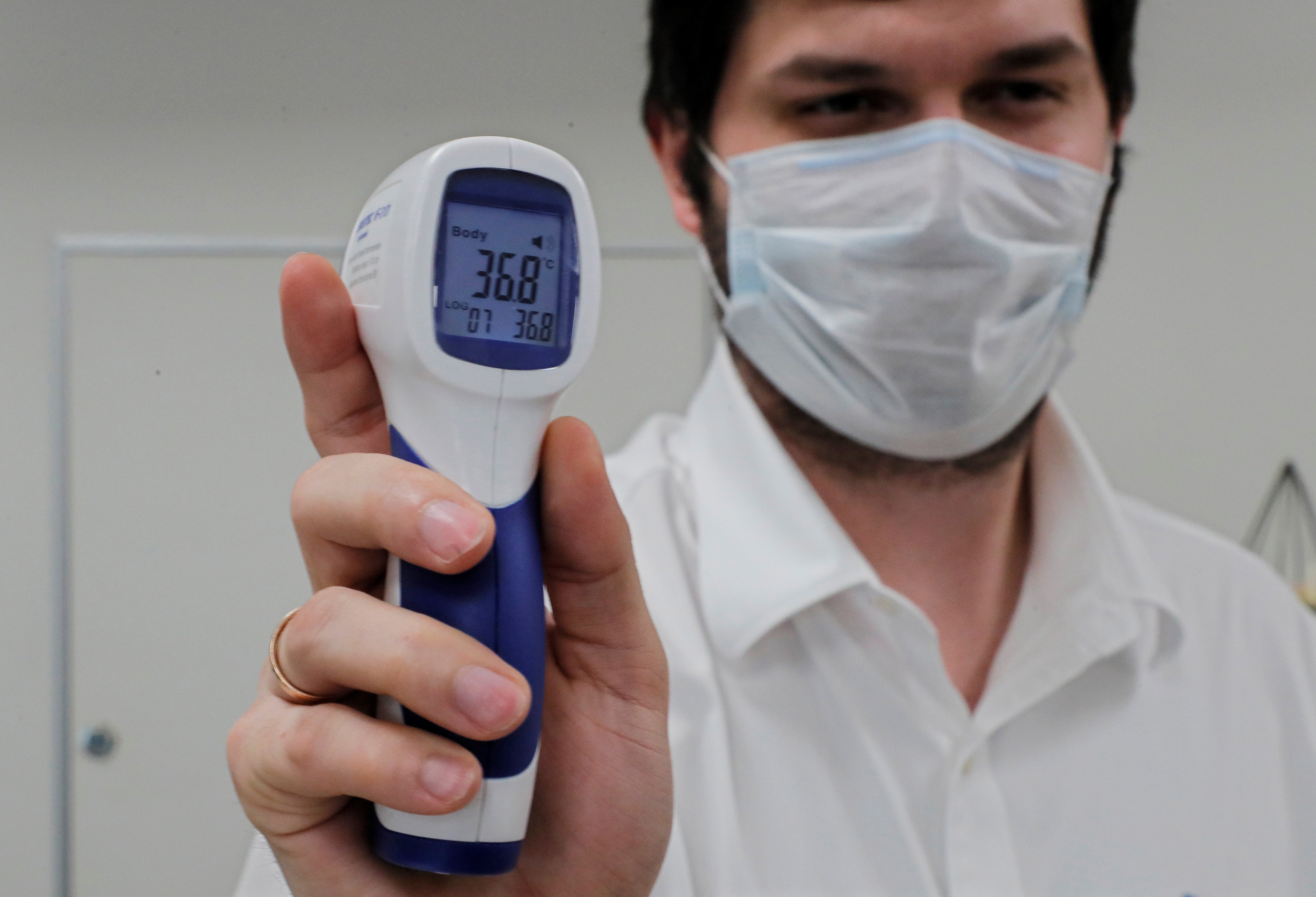 Metges de Catalunya alerten d'un possible rebrot "inassumible" de coronavirus