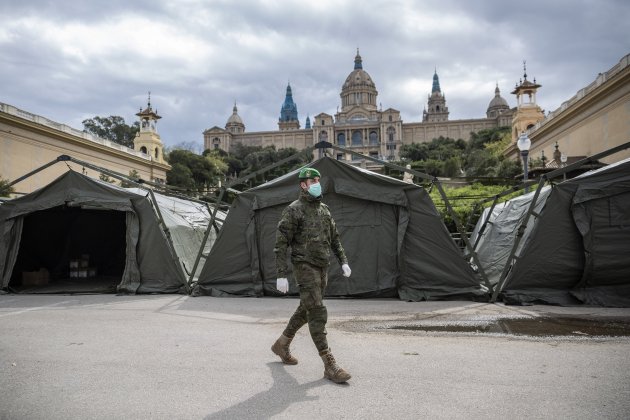 Coronavirus Militars ejercido MNAC Plaza espanya instalacio cree encarnada sin techo vulnerables - Sergi Alcazar
