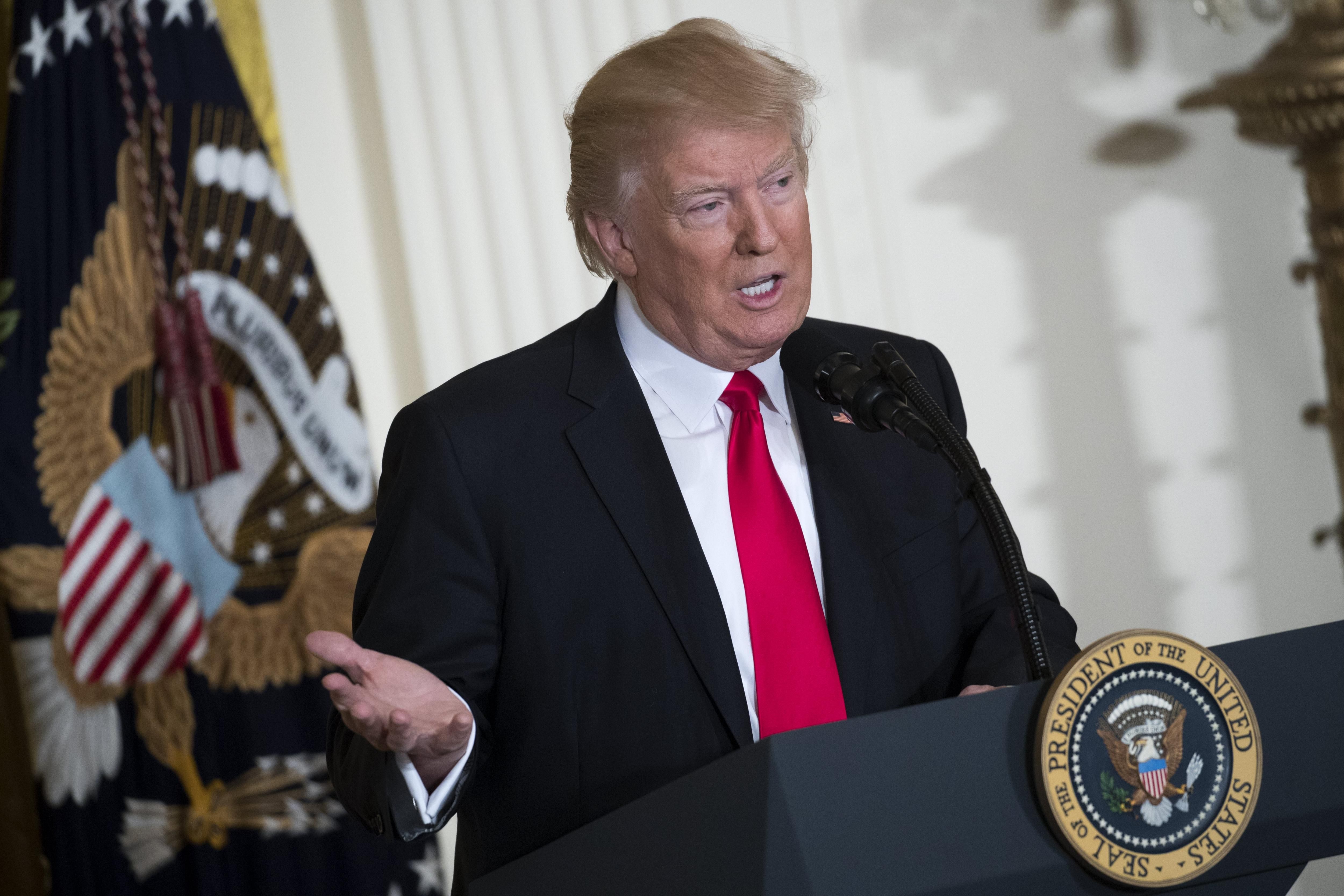 Trump apunta contra los medios, Obama y México (pero no Rusia)