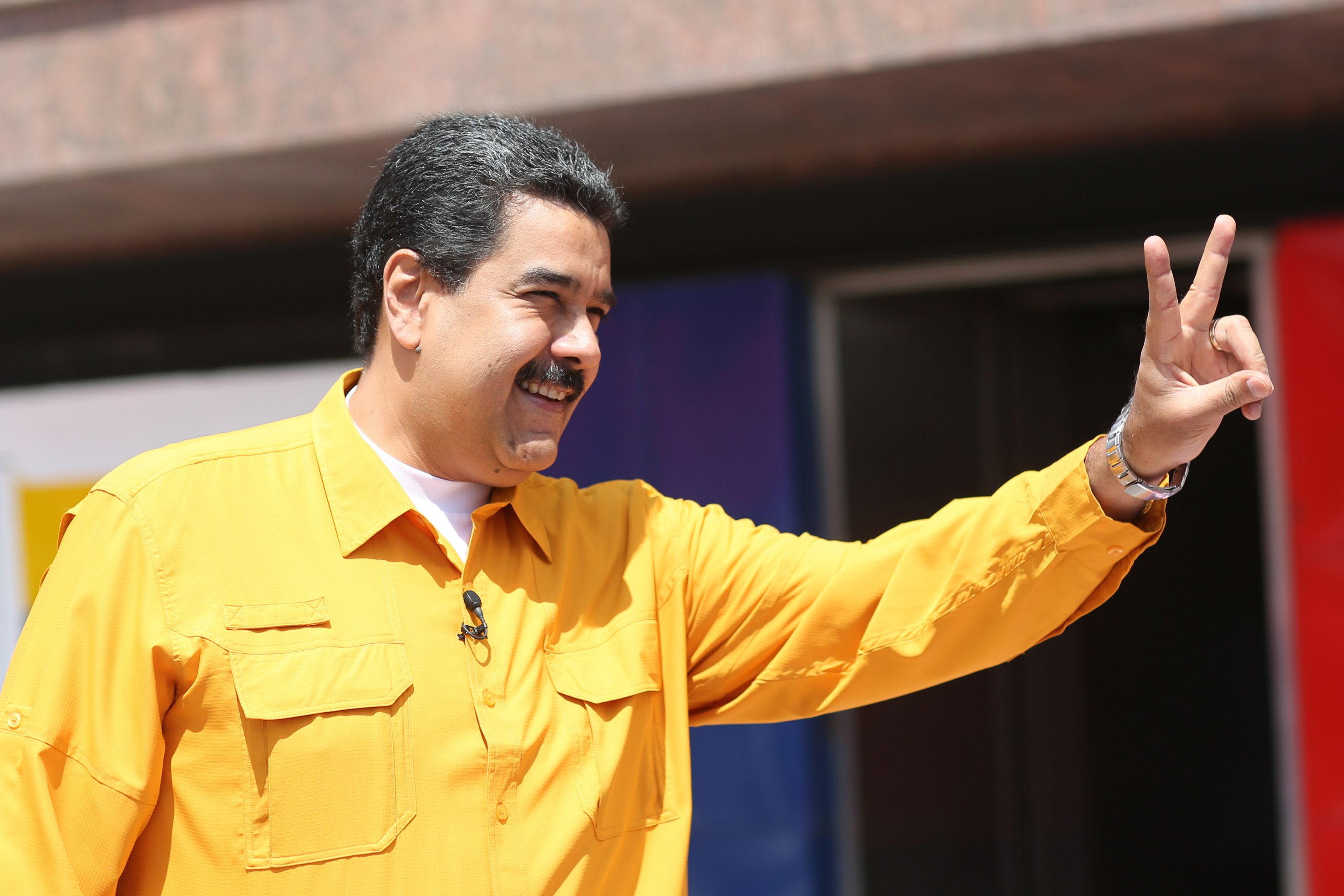 Maduro, a Rajoy: "Se le reventarán los dientes si se mete con Venezuela"
