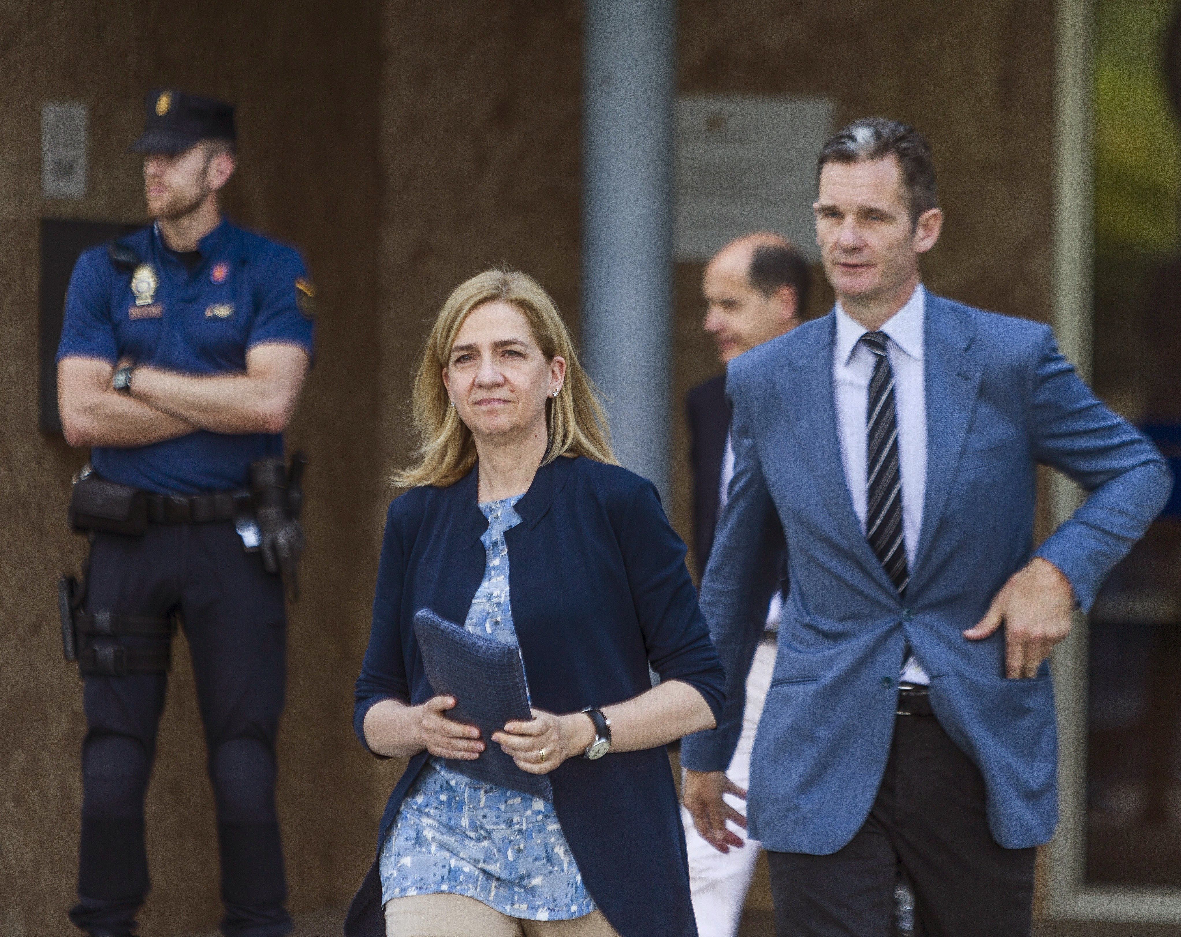 Multa para la Infanta y 6 años de cárcel para Urdangarin