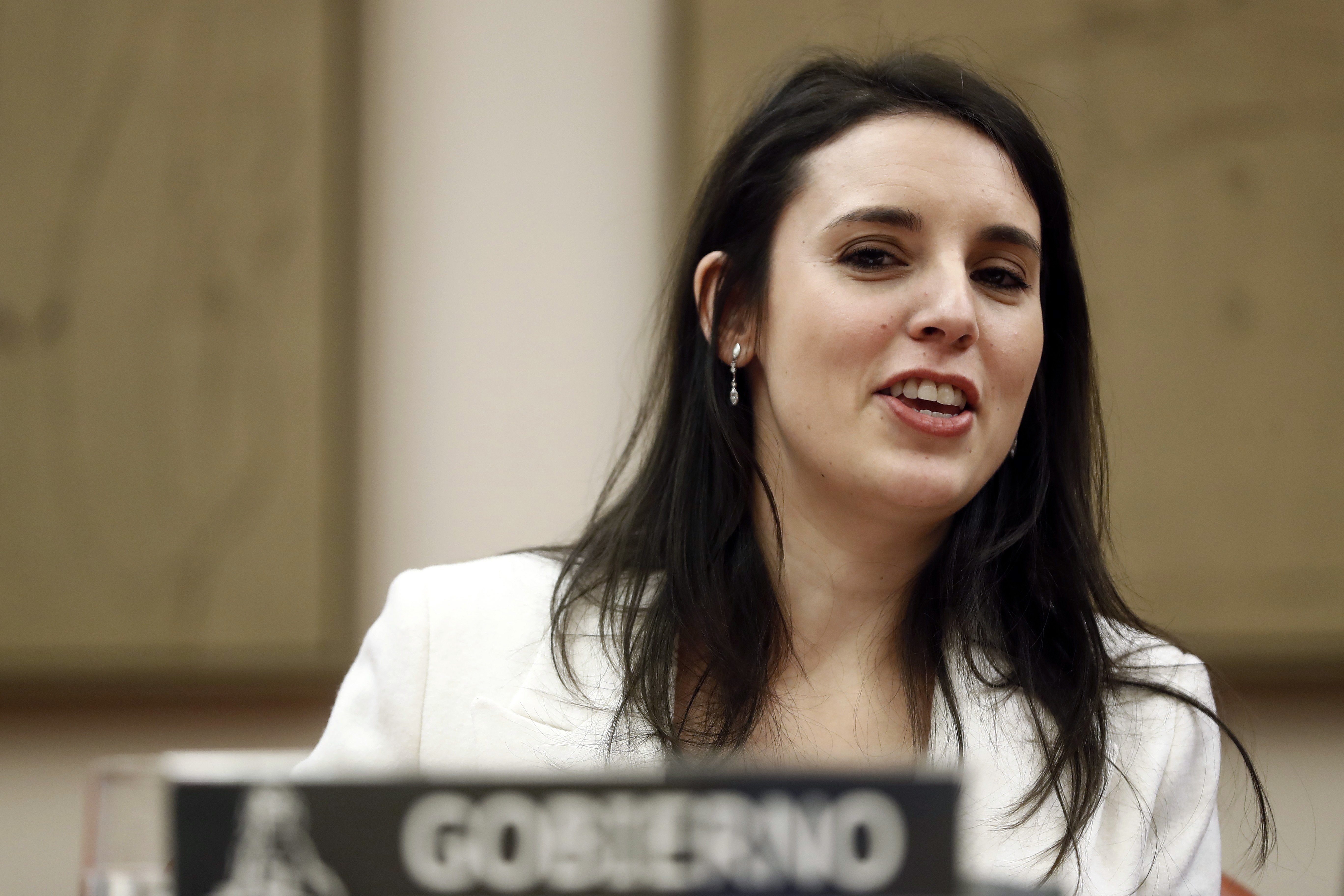 Irene Montero qüestiona que es pugui "separar" Felip VI de la corrupció