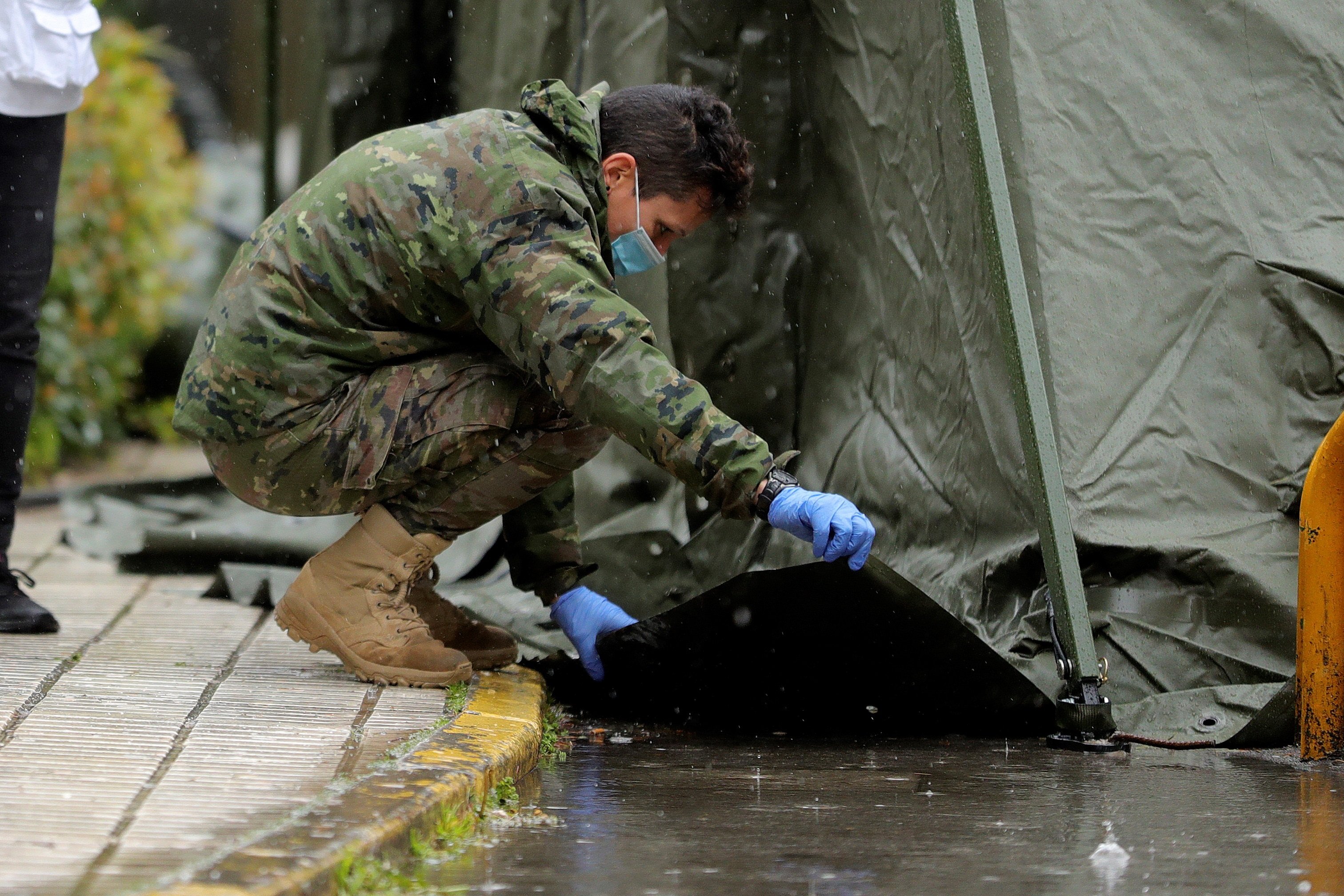 Coronavirus | Primeras imágenes del ejército actuando contra civiles en España