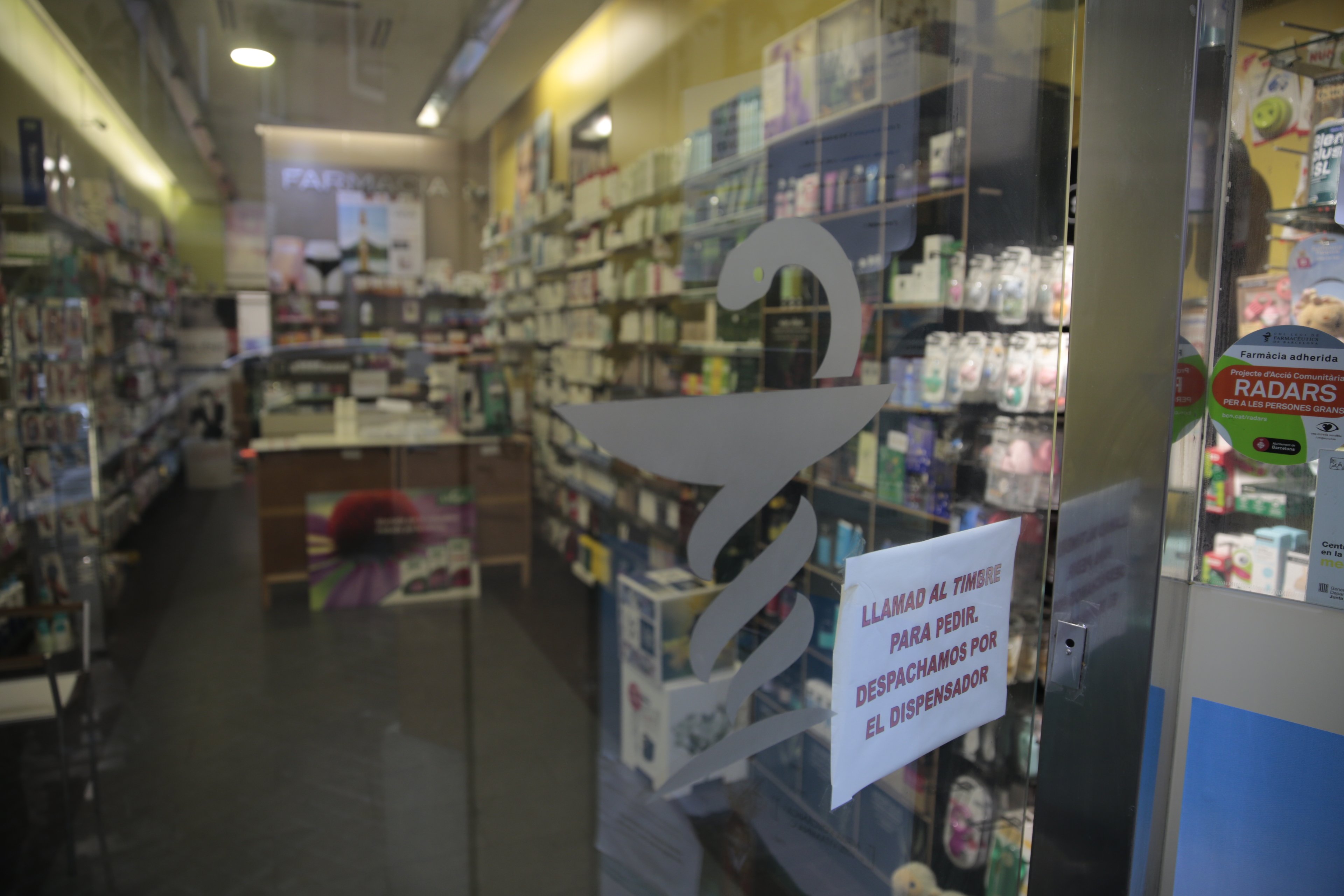 Els farmacèutics alerten que dimarts encara no tindran les mascaretes del Govern