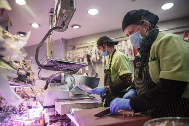 Coronavirus mascarilla comercio carnicería tienda gracia - Sergi Alcàzar