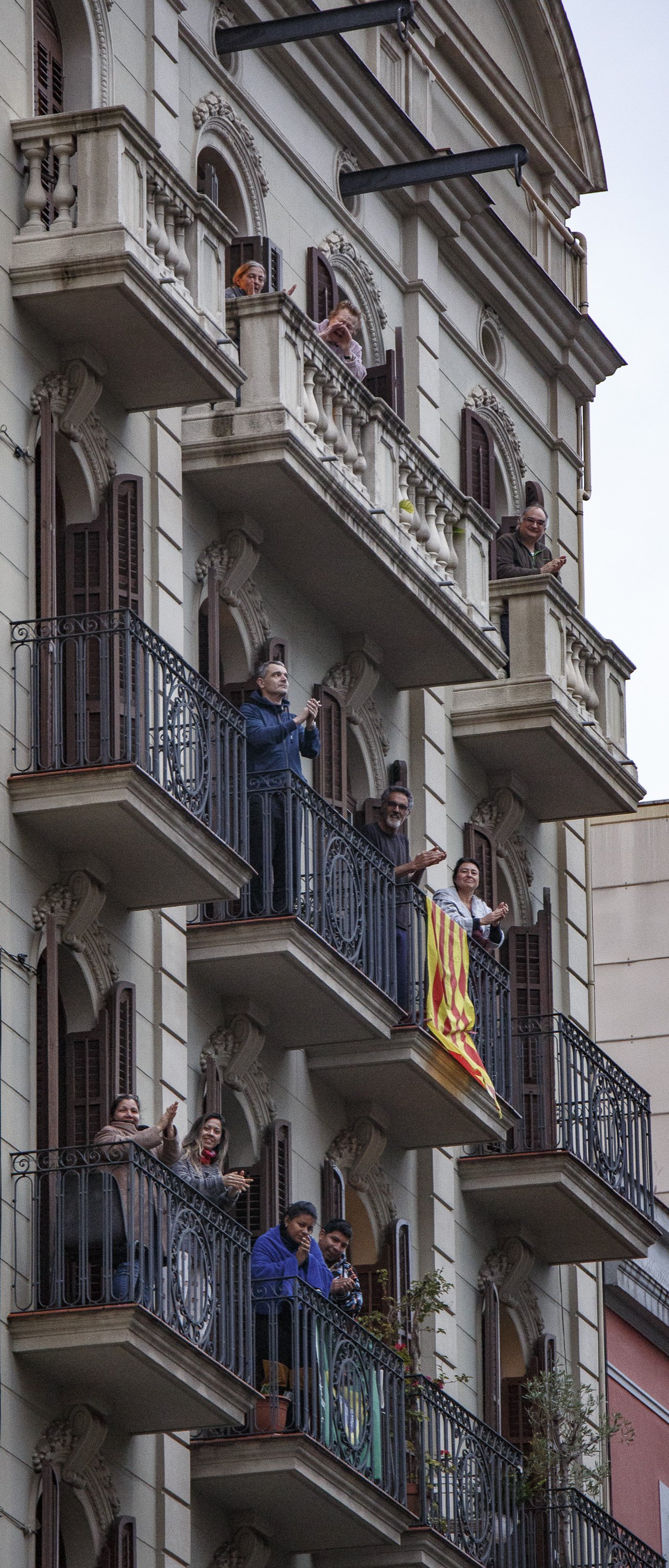 L'ANC crida a decorar amb roses, llibres i estelades els balcons per Sant Jordi