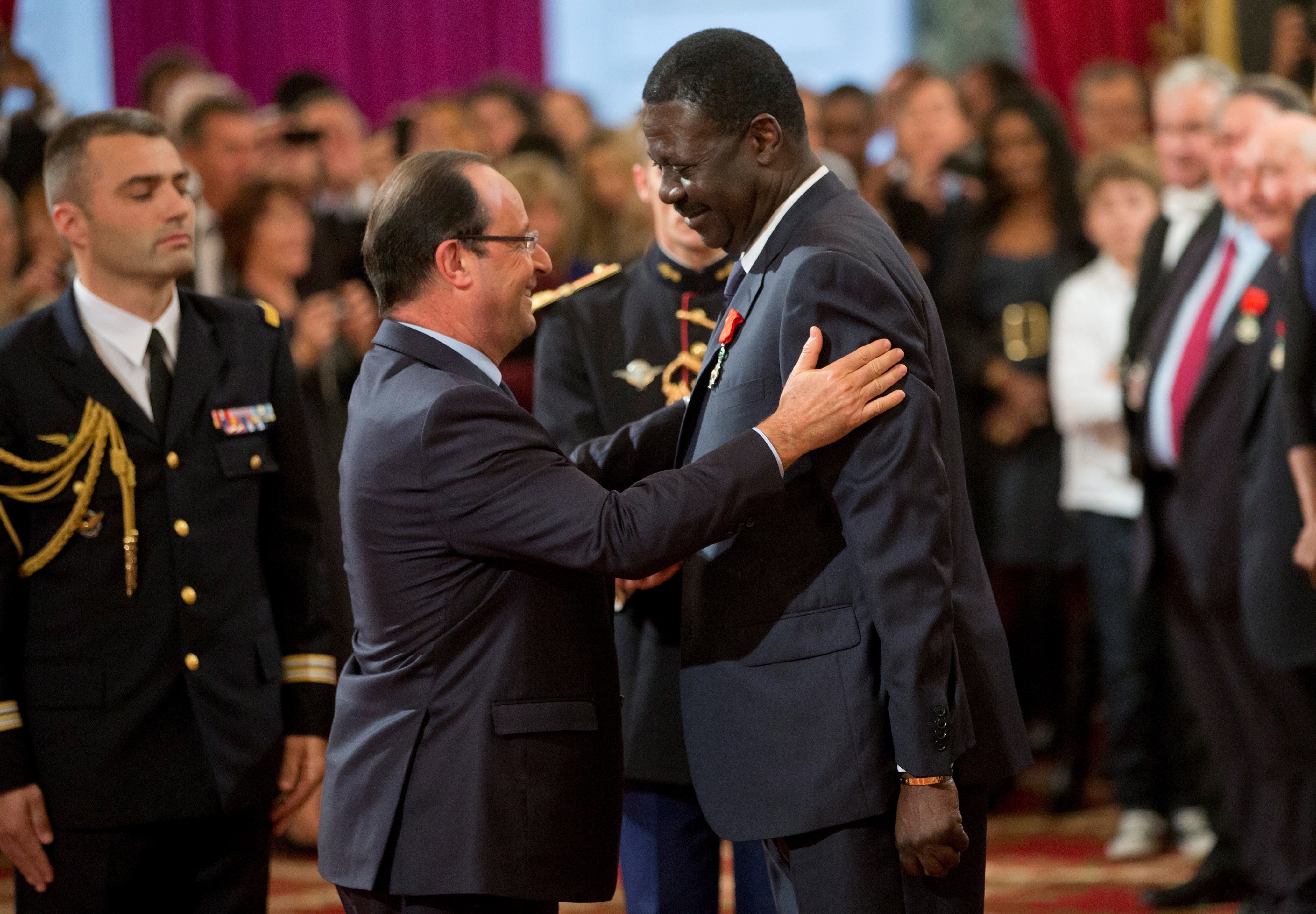 Mor de coronavirus el popular expresident del Marsella Pape Diouf