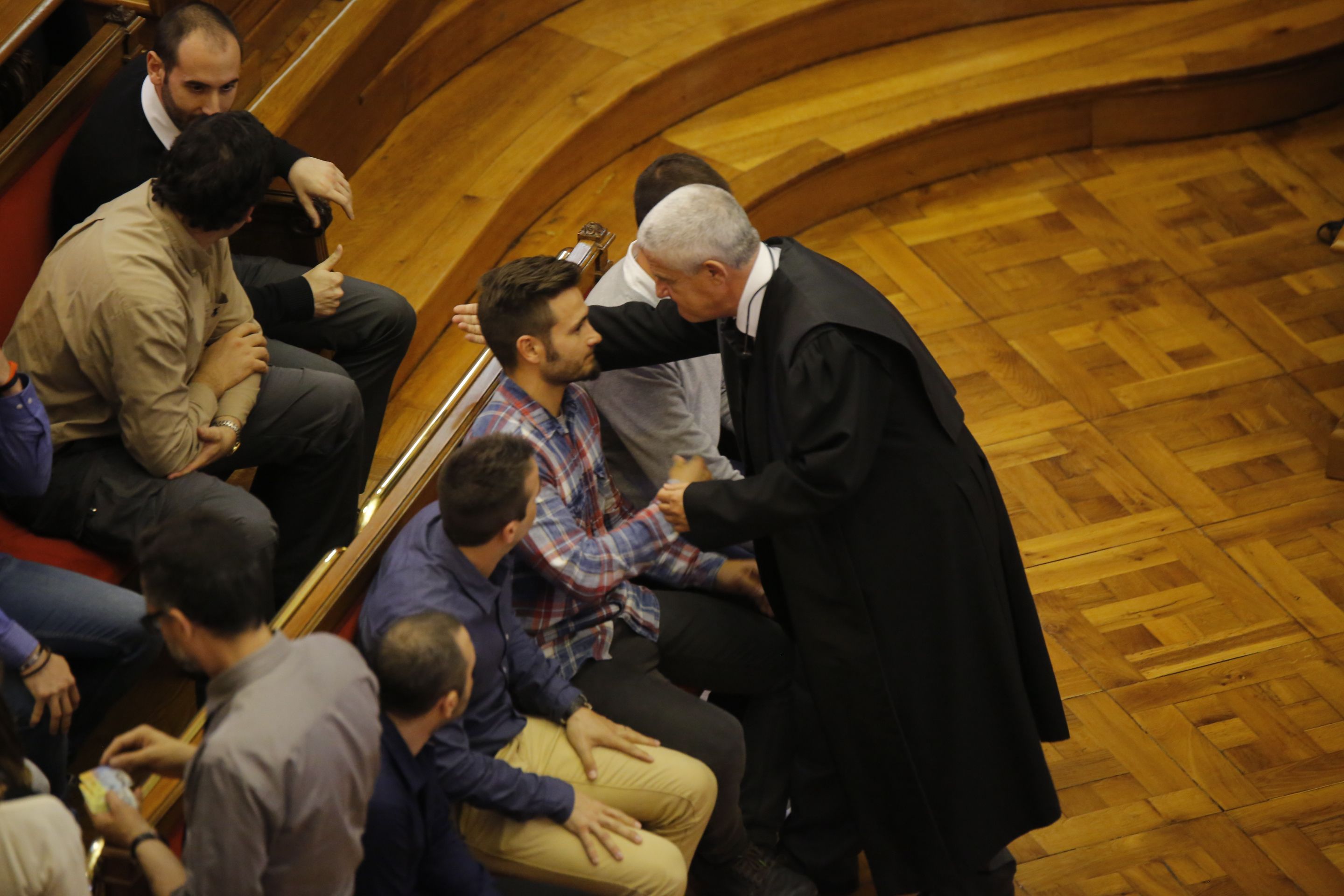 Las acusaciones del caso Benítez hacen aguas y evitan el juicio contra los mossos