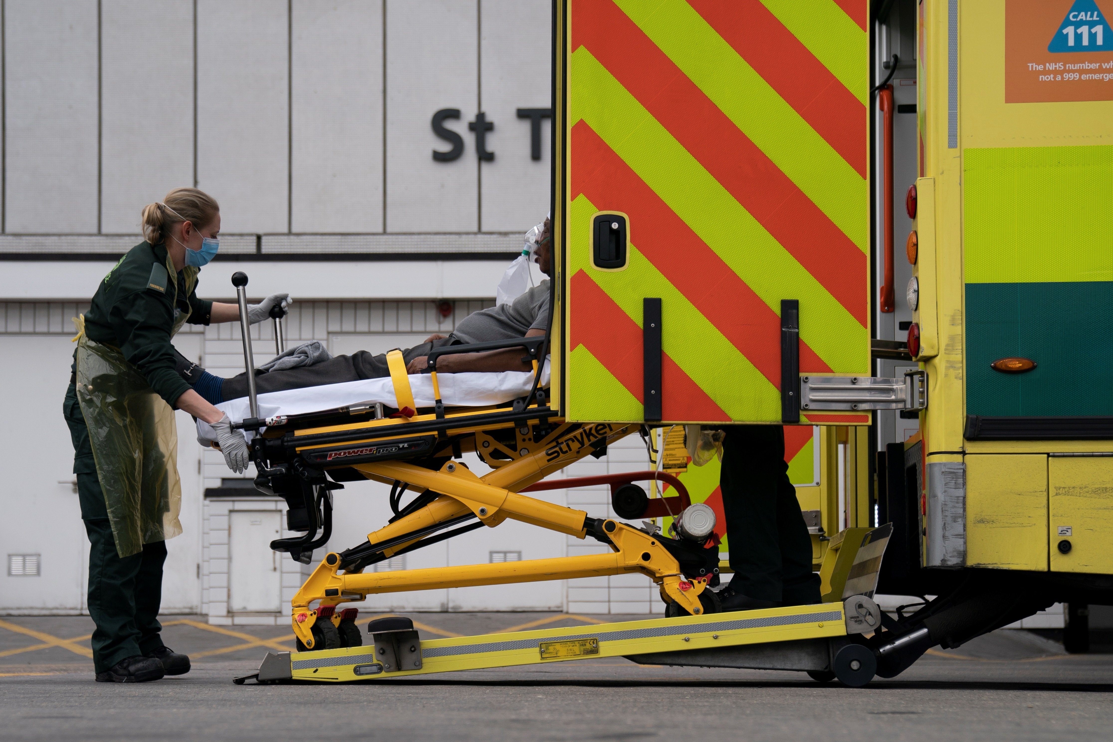 Reino Unido registra la cifra de muertos más baja desde finales de marzo: 413