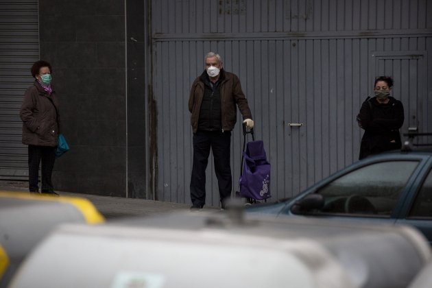 Coronavirus cua supermercat distancia seguretat mascareta compra - Sergi Alcazar