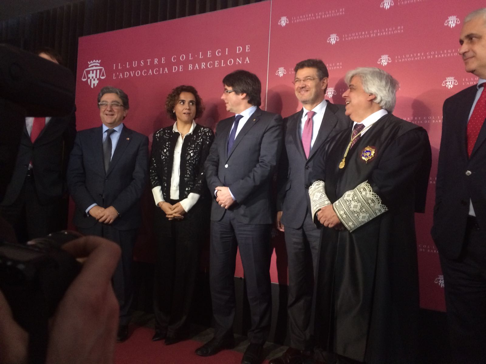 Puigdemont i Catalá se les tenen pel procés en un acte amb advocats a Barcelona
